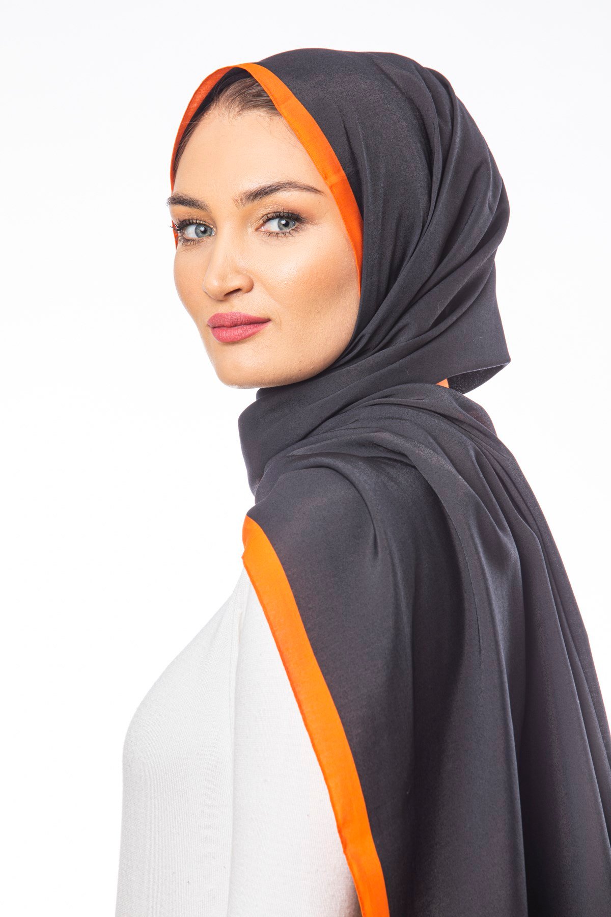 JAKARLI MODAL ŞALDüz Desen Modal Seri Şal Askısı ile Birlikte 75x200 cm