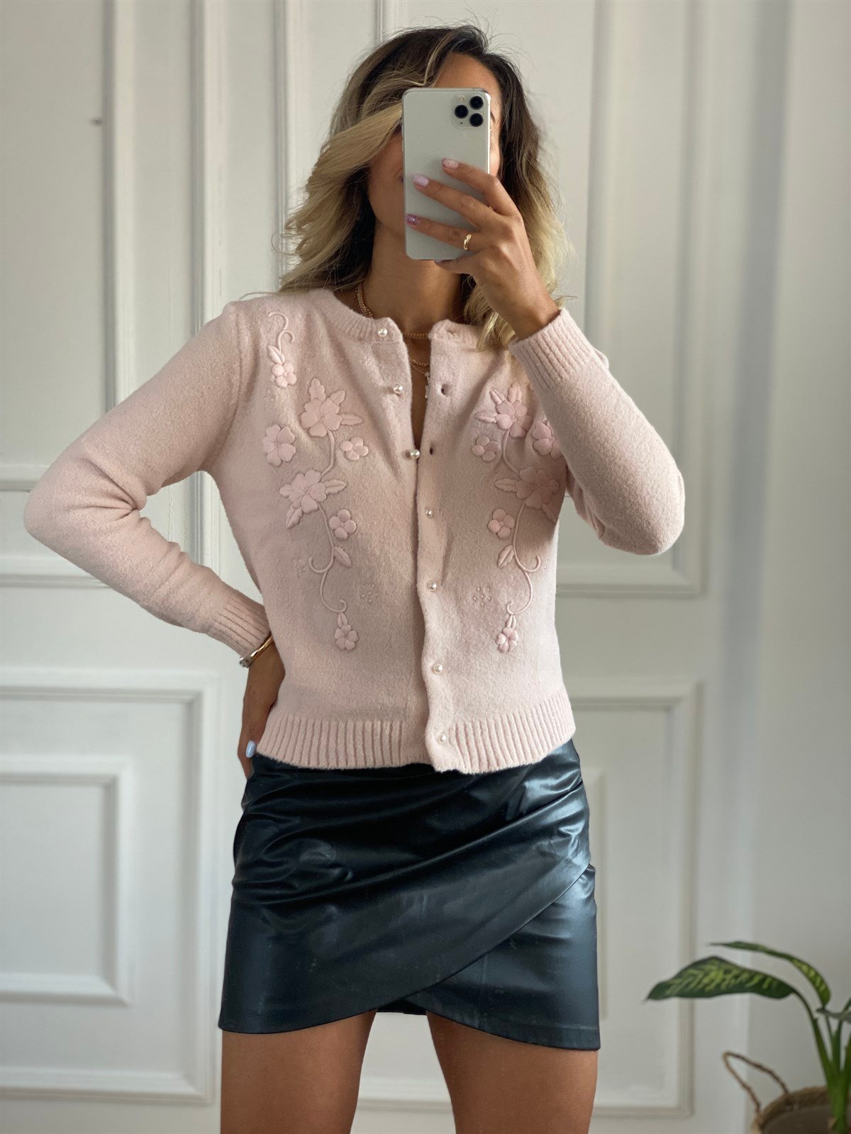 İnci Düğmeli Prenses Hırka