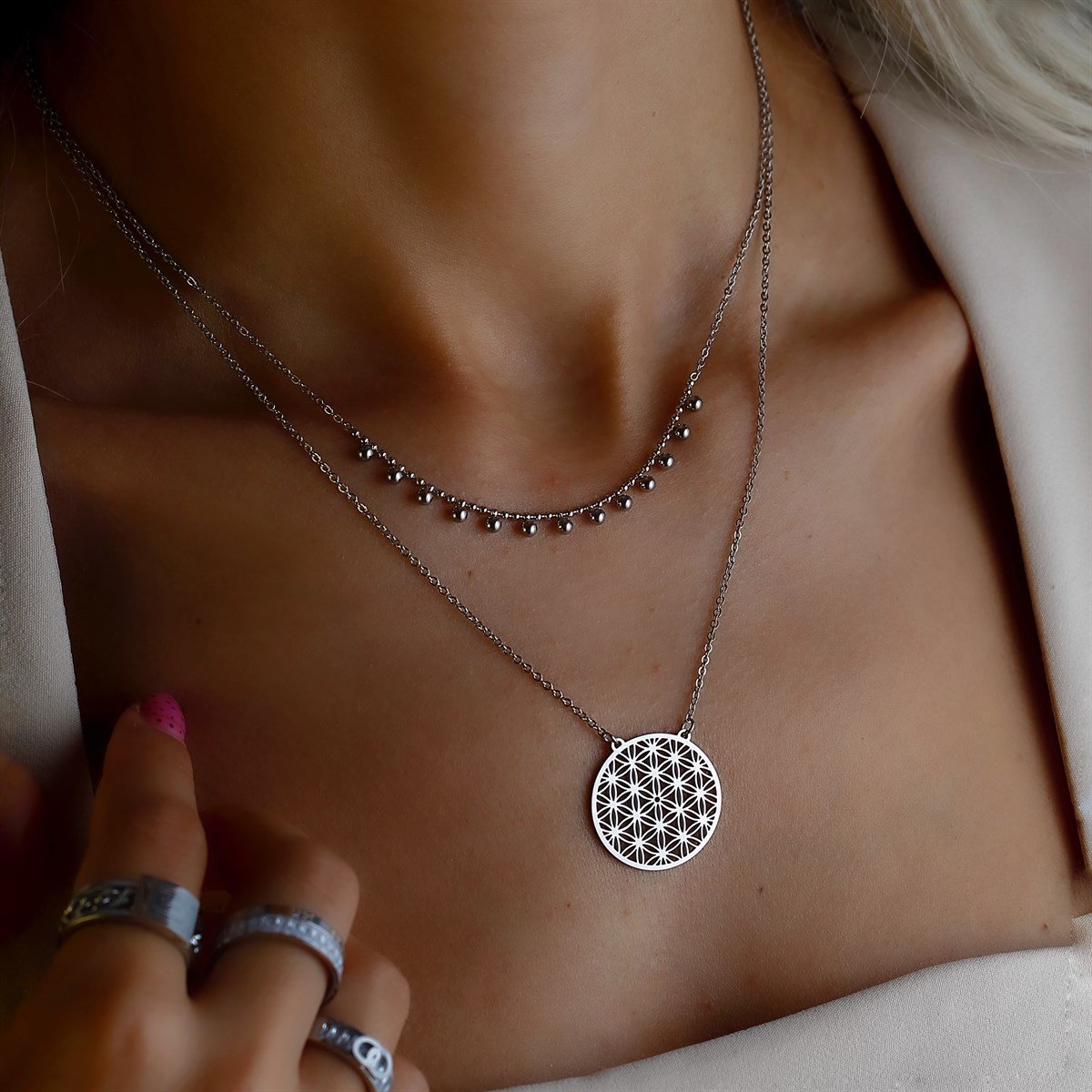 Yaşam çiçeği kolye