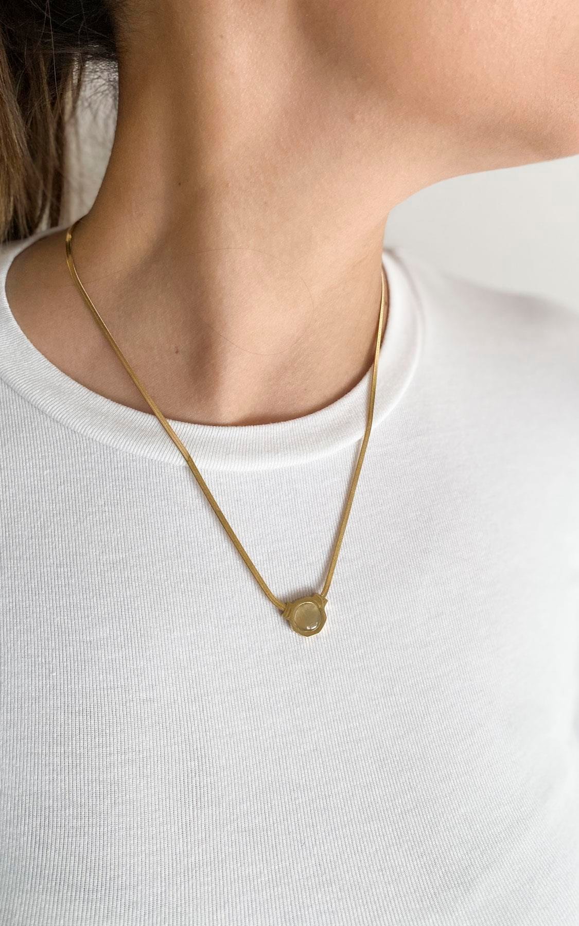 Altıgen Plaka Opal Taşlı Gold Çelik Kolye