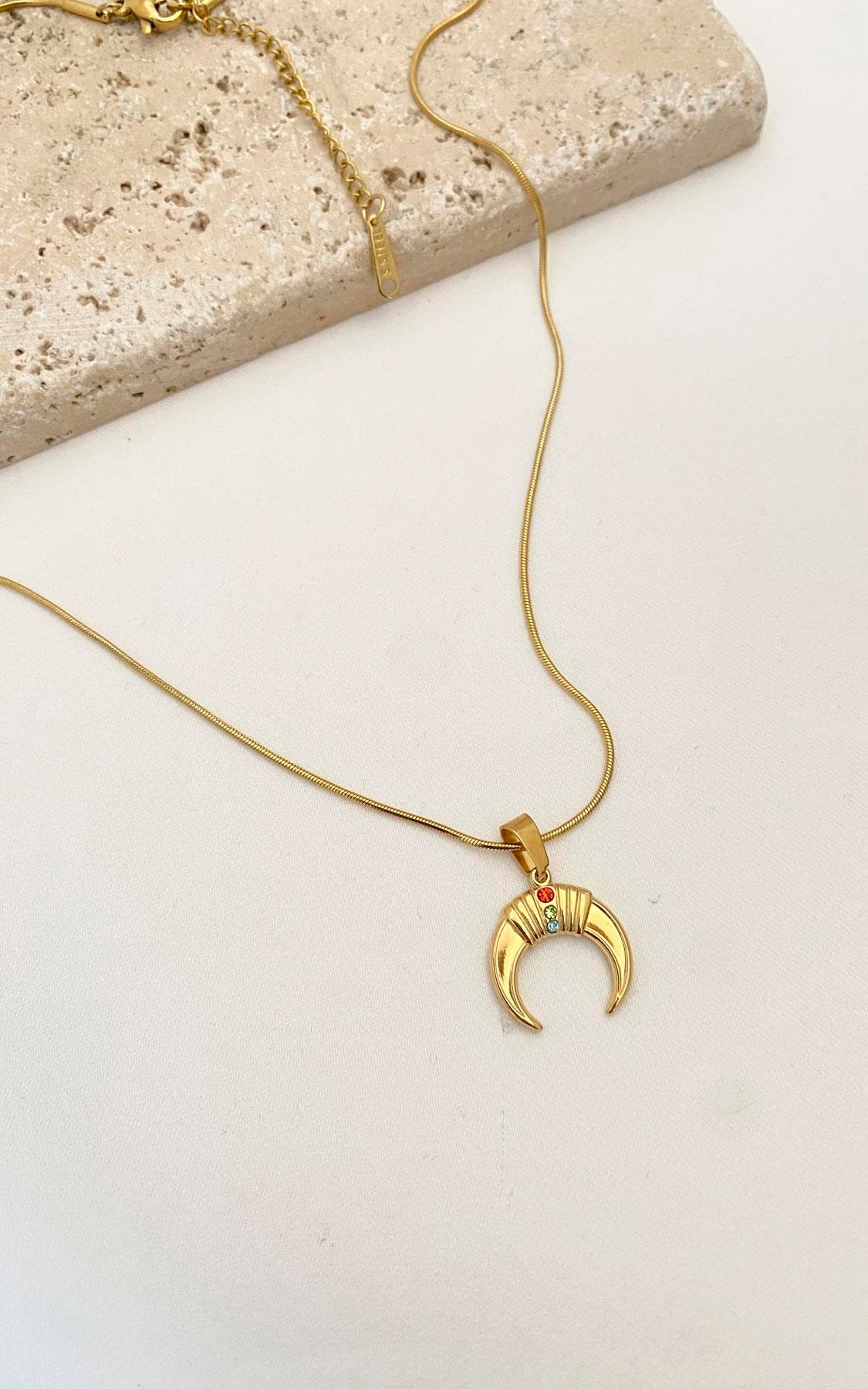 Ay Figürlü Renkli Taş Detaylı Gold Çelik Kolye