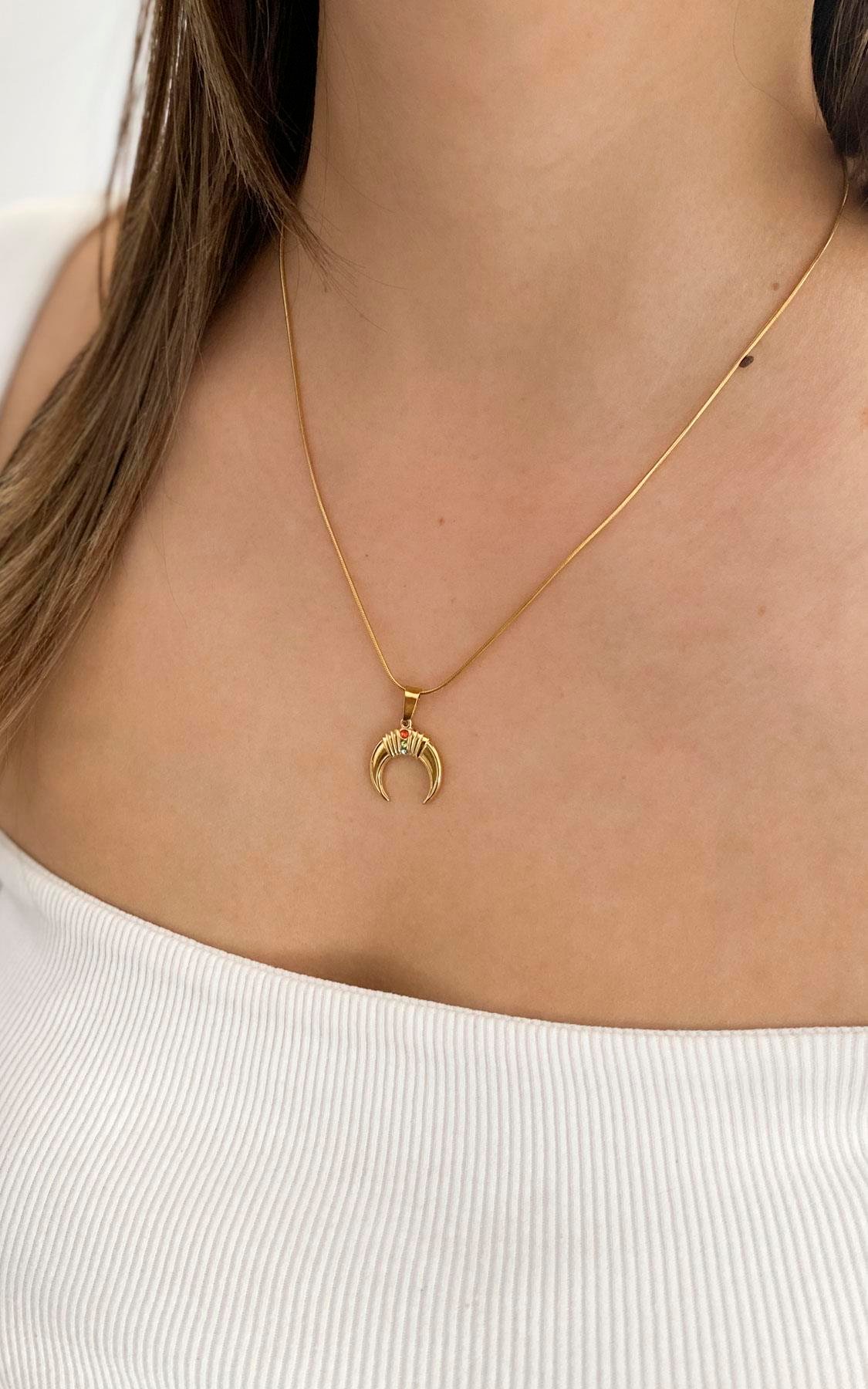 Ay Figürlü Renkli Taş Detaylı Gold Çelik Kolye