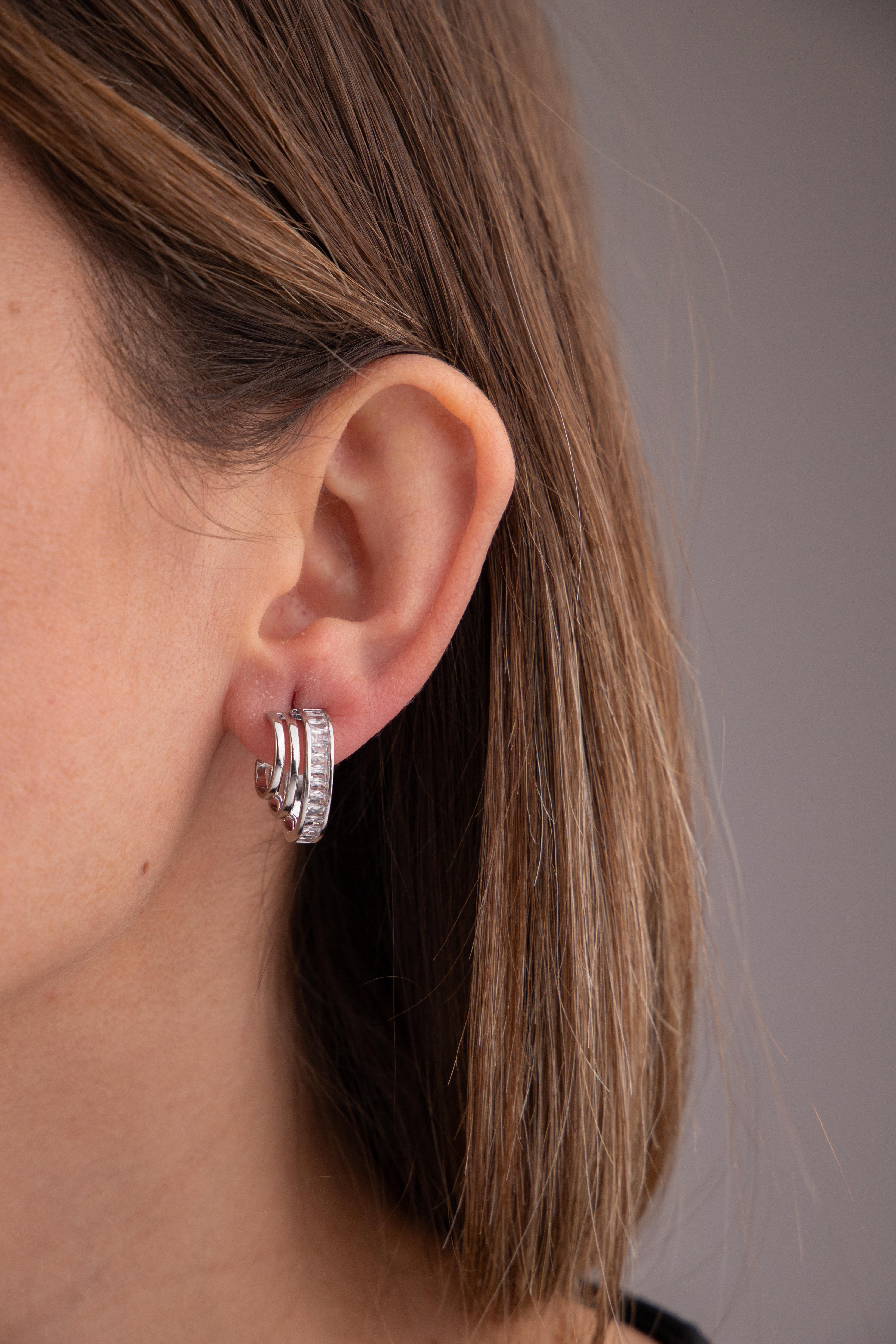 Baget Taşlı Oval Formlu Gümüş Yarım Halka Küpe