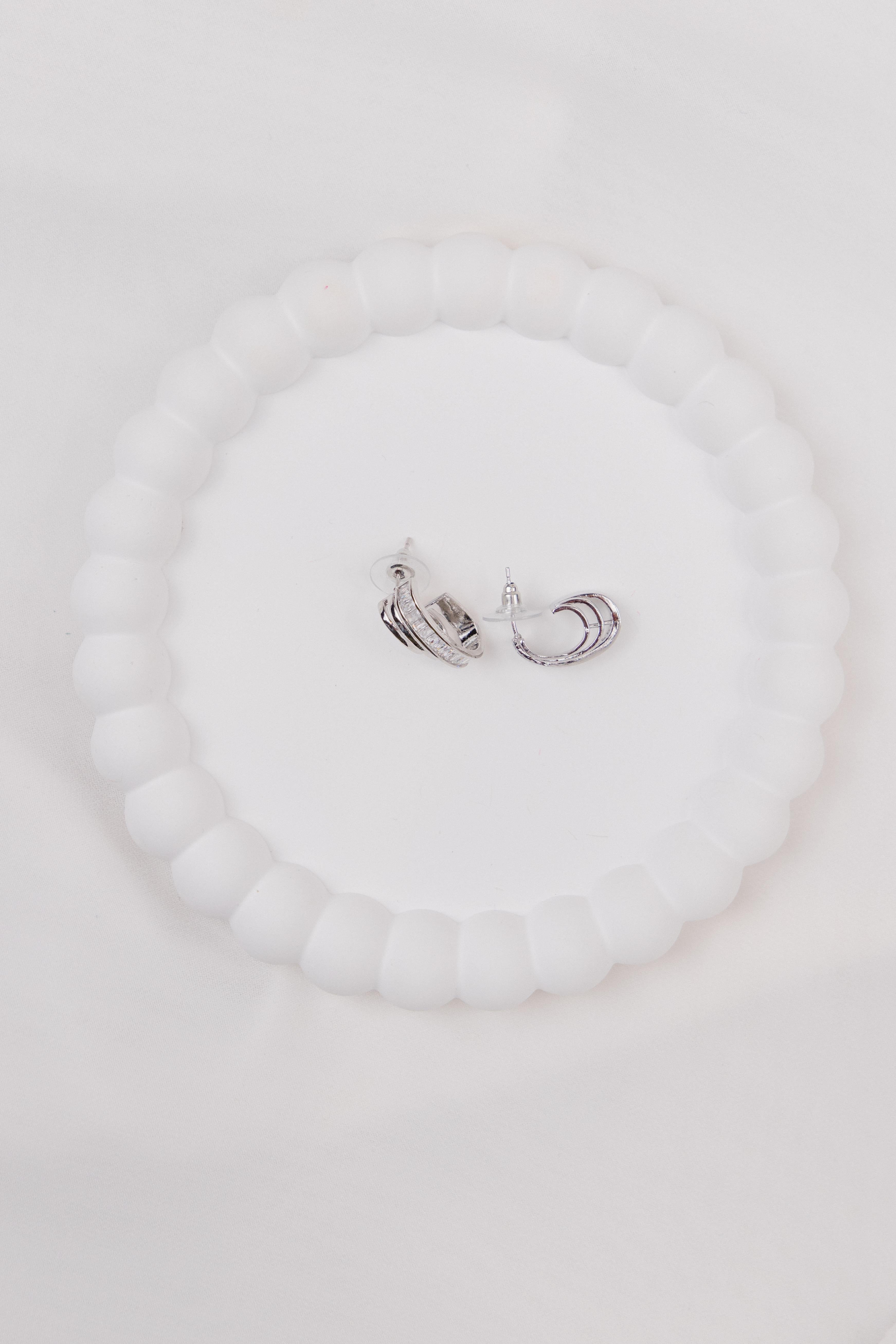 Baget Taşlı Oval Formlu Gümüş Yarım Halka Küpe