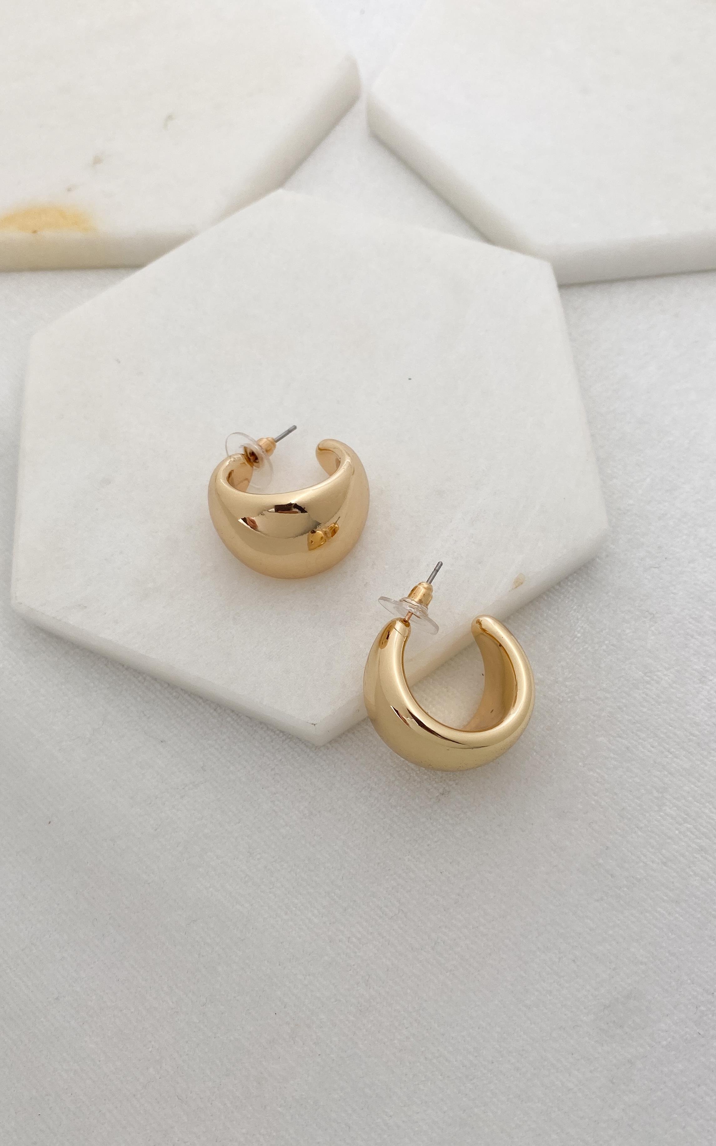 Bombeli Gold Yarım Halka Küpe