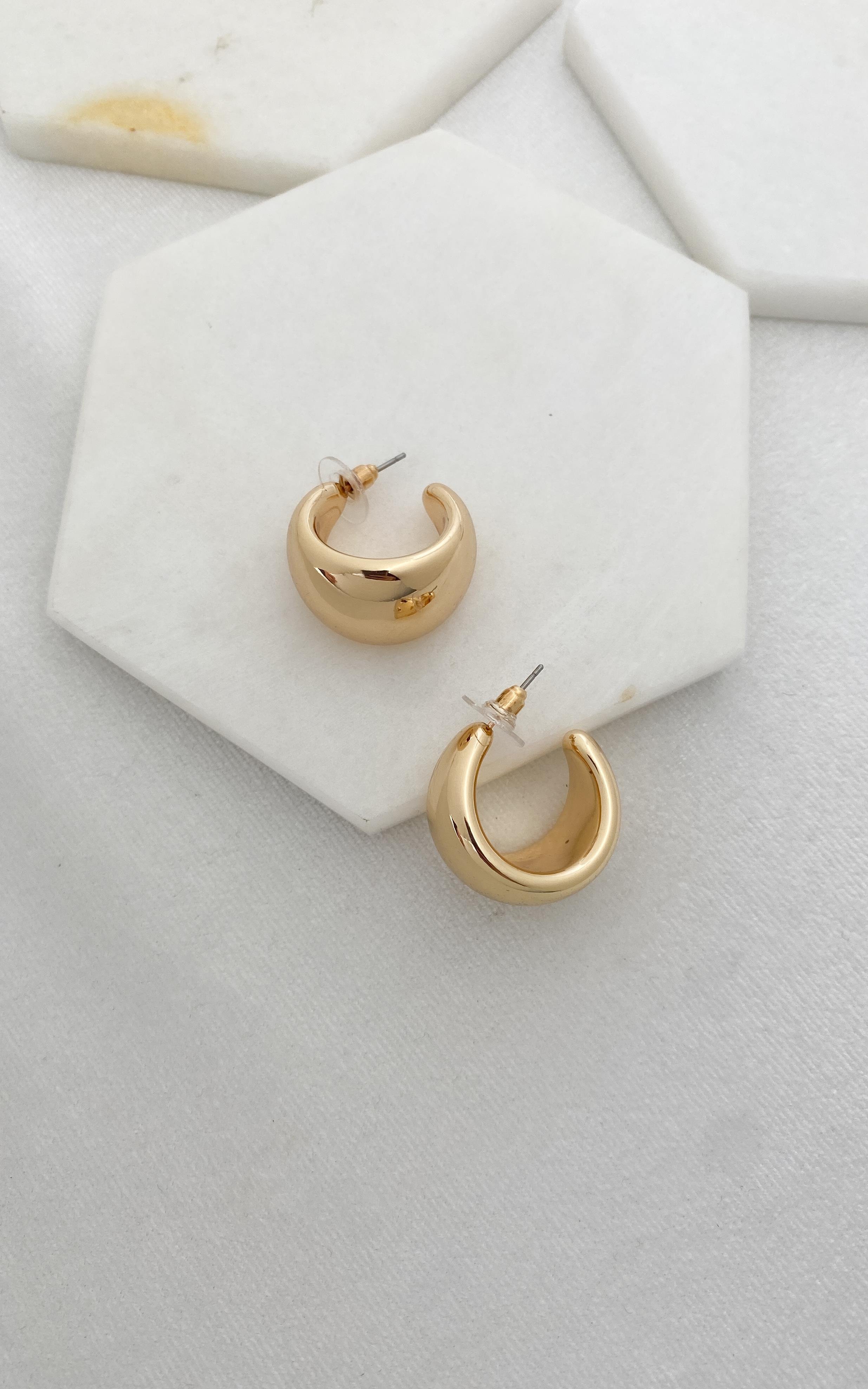 Bombeli Gold Yarım Halka Küpe