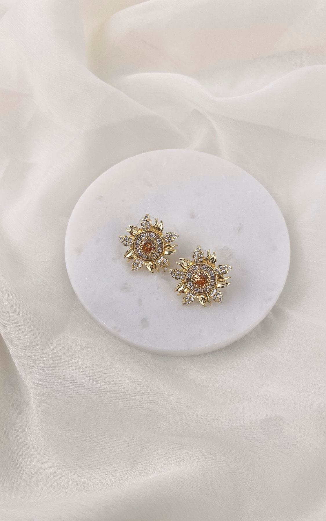 Çiçek Figürlü Taşlı Gold Küpe