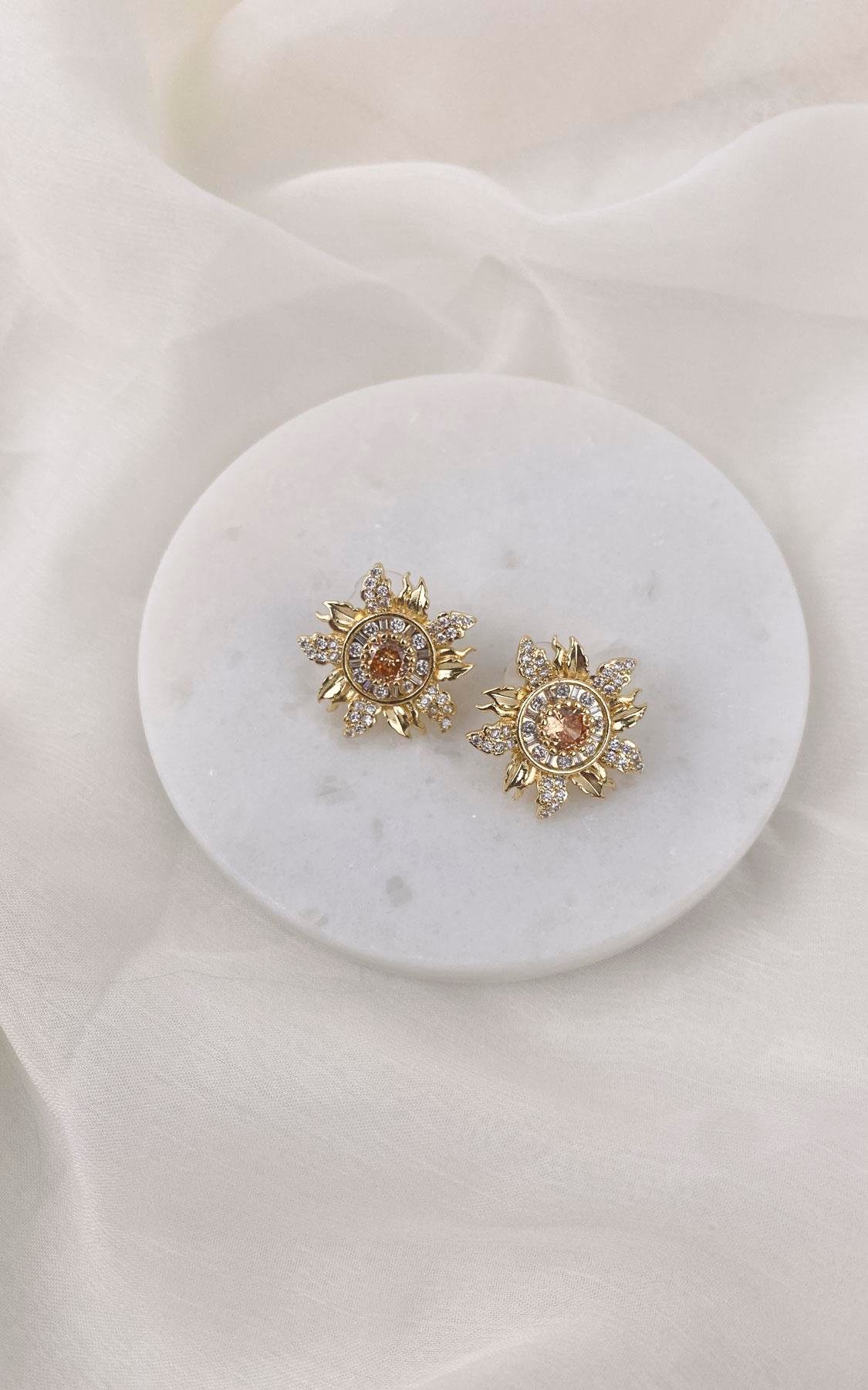Çiçek Figürlü Taşlı Gold Küpe