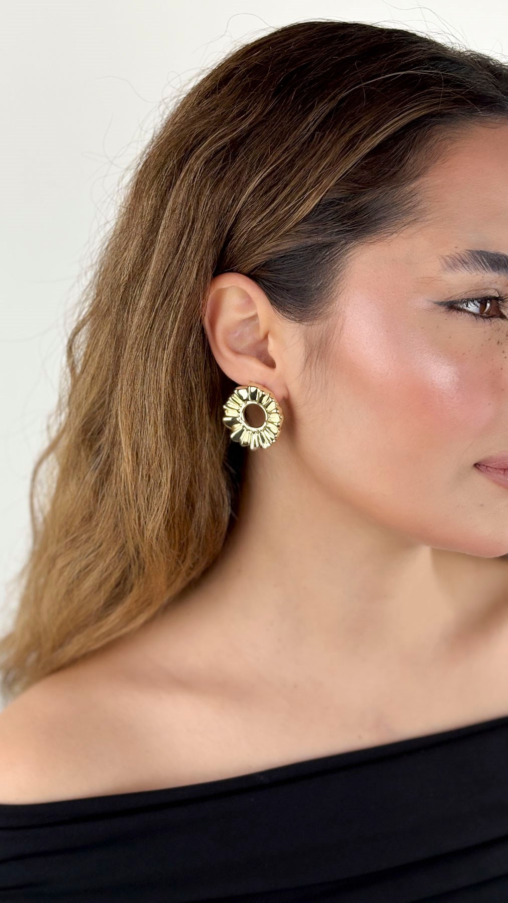 Daire Formlu Dalgalı Küpe