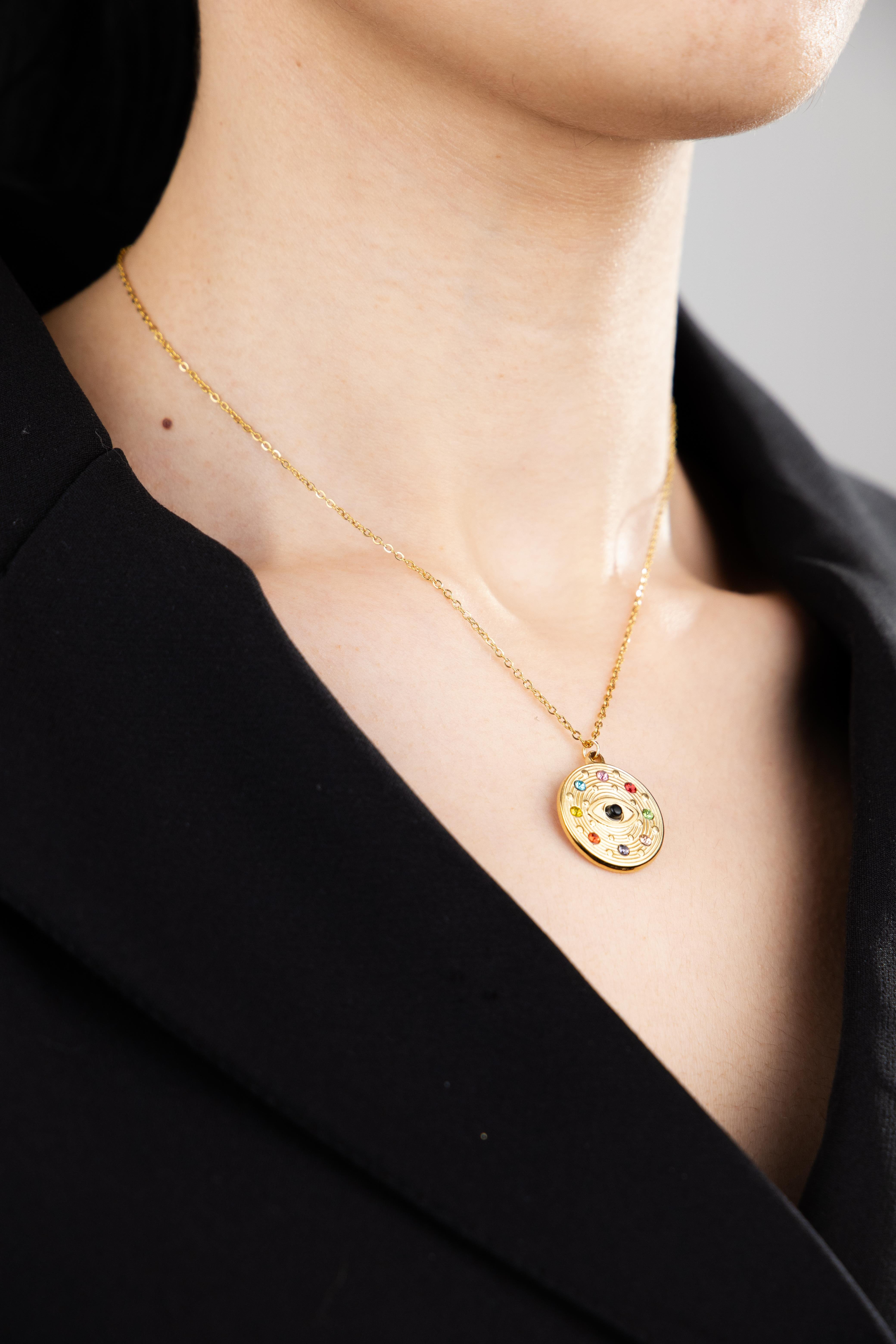 Daire Plaka Üzeri Göz Desenli Gold Çelik Kolye