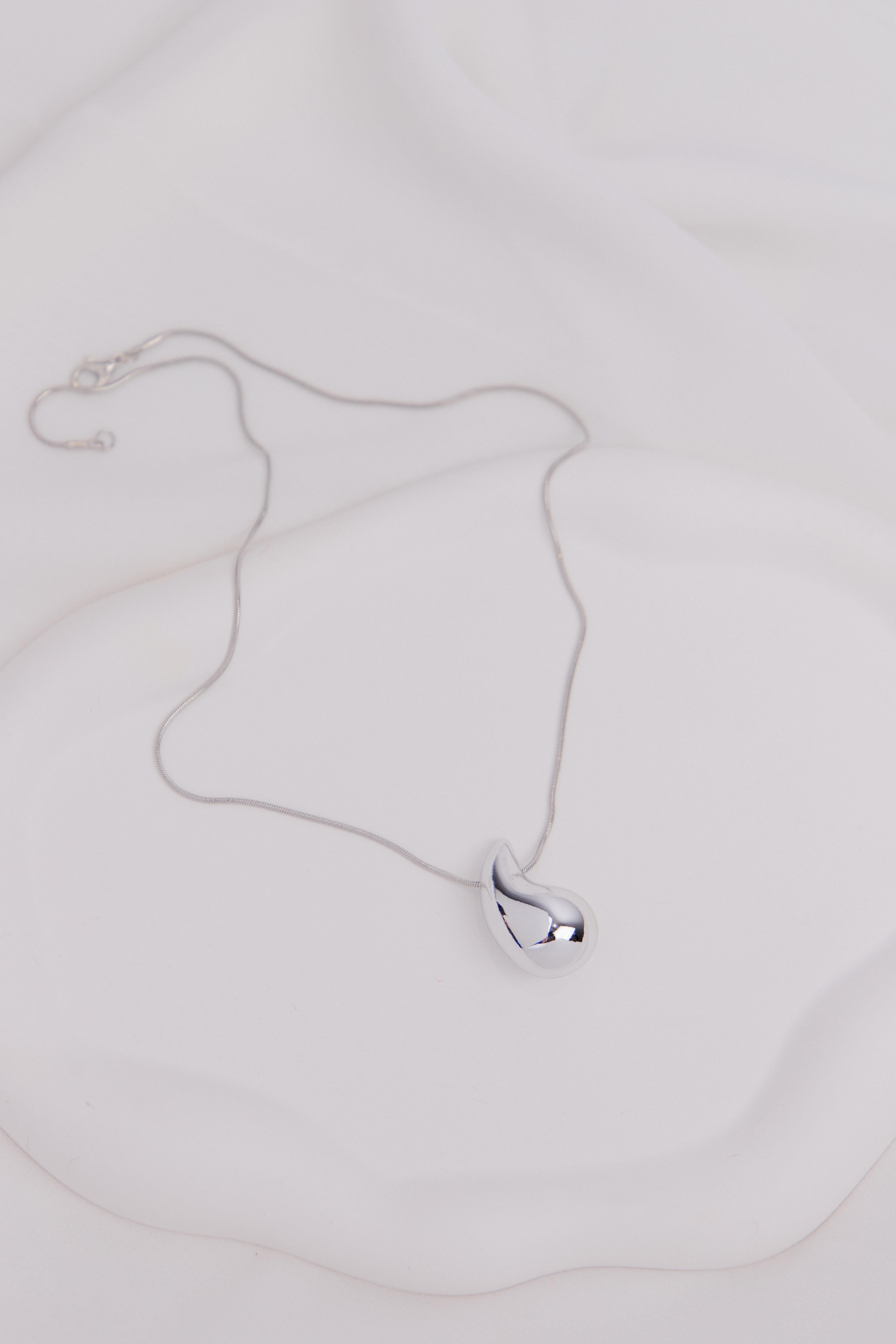 Damla Formlu Bombeli Yılan Zincirli Gümüş Çelik Kolye