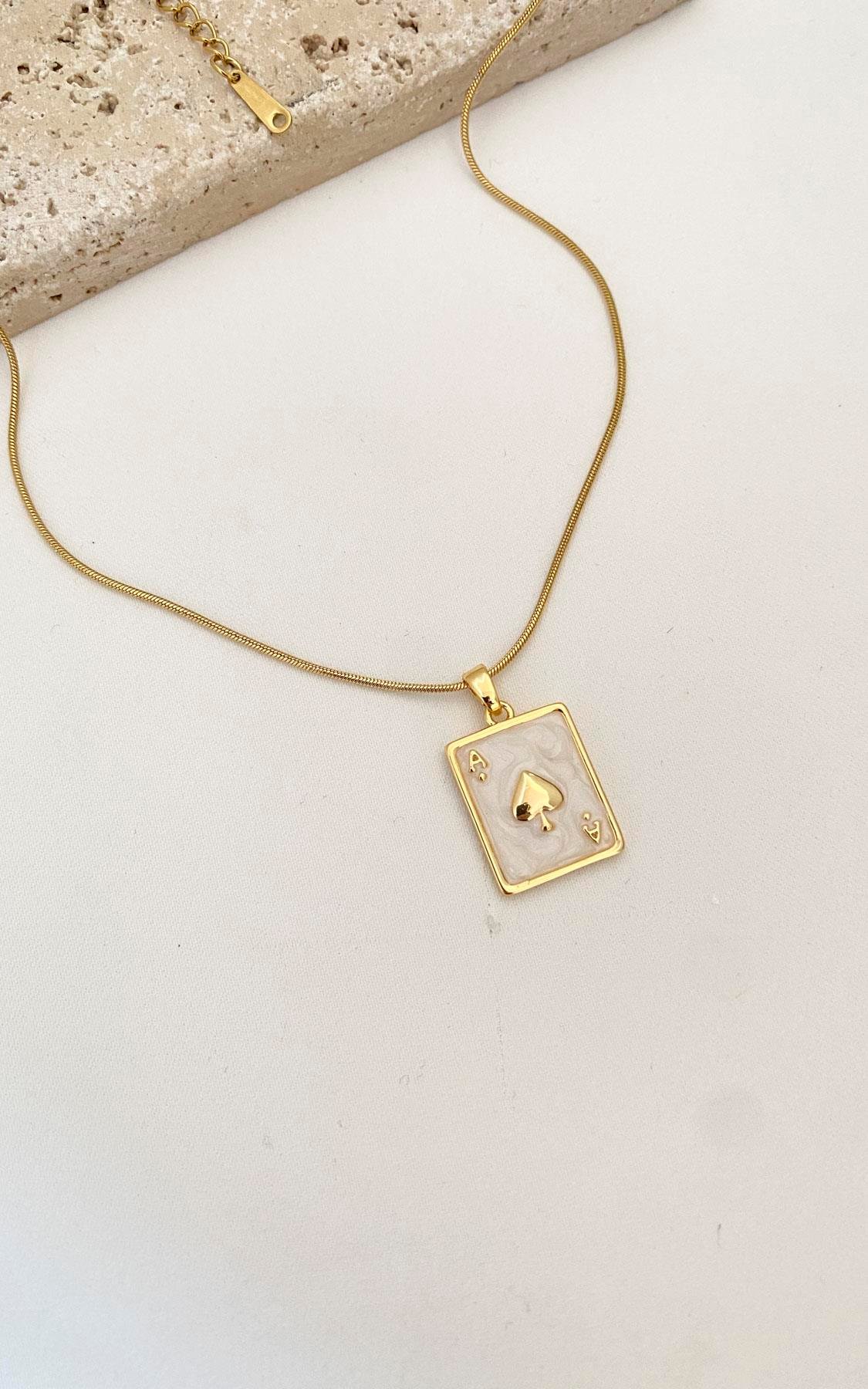 Dikdörtgen Plaka Üzeri Beyaz Mineli Gold Çelik Kolye