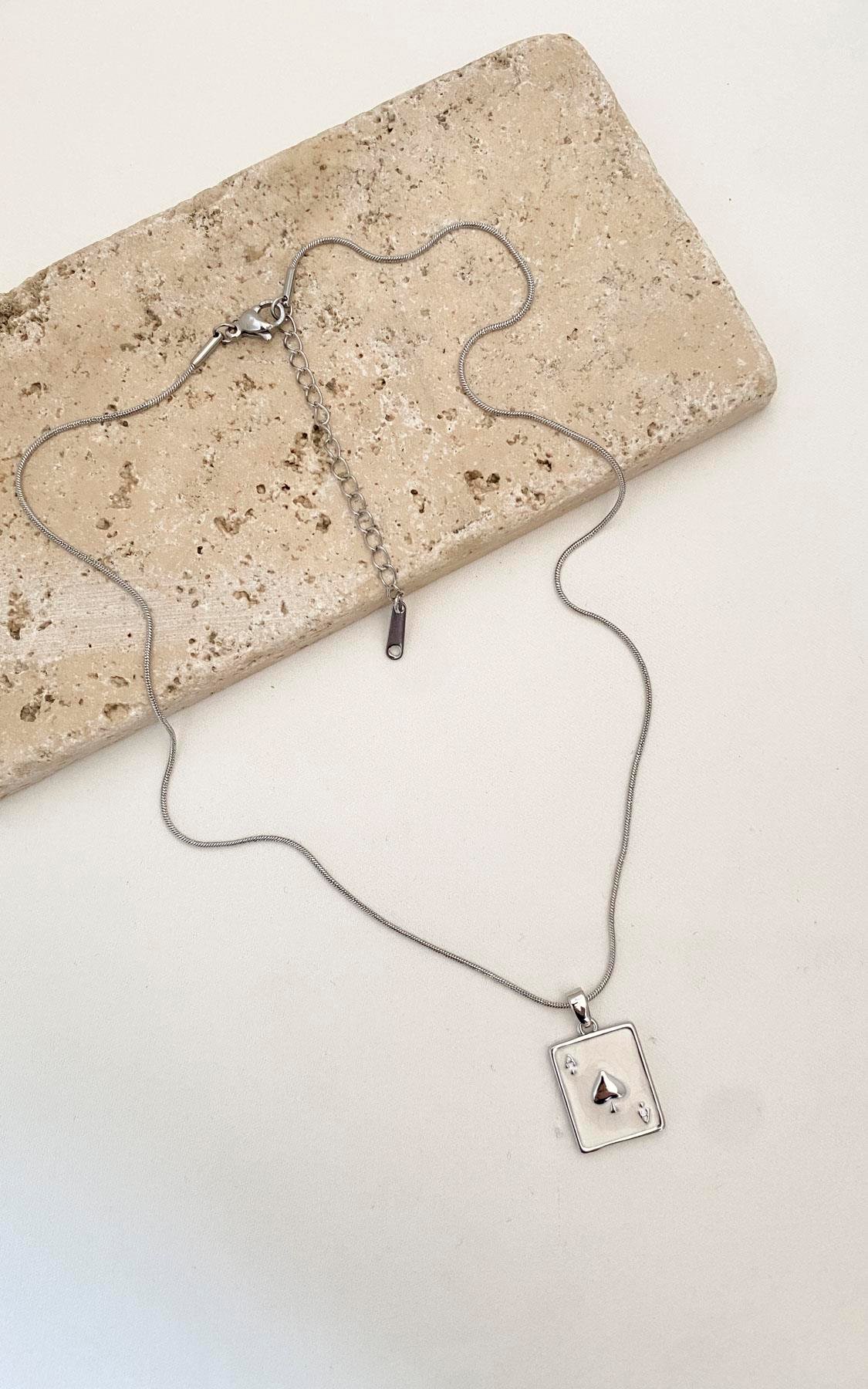 Dikdörtgen Plaka Üzeri Beyaz Mineli Gümüş Çelik Kolye