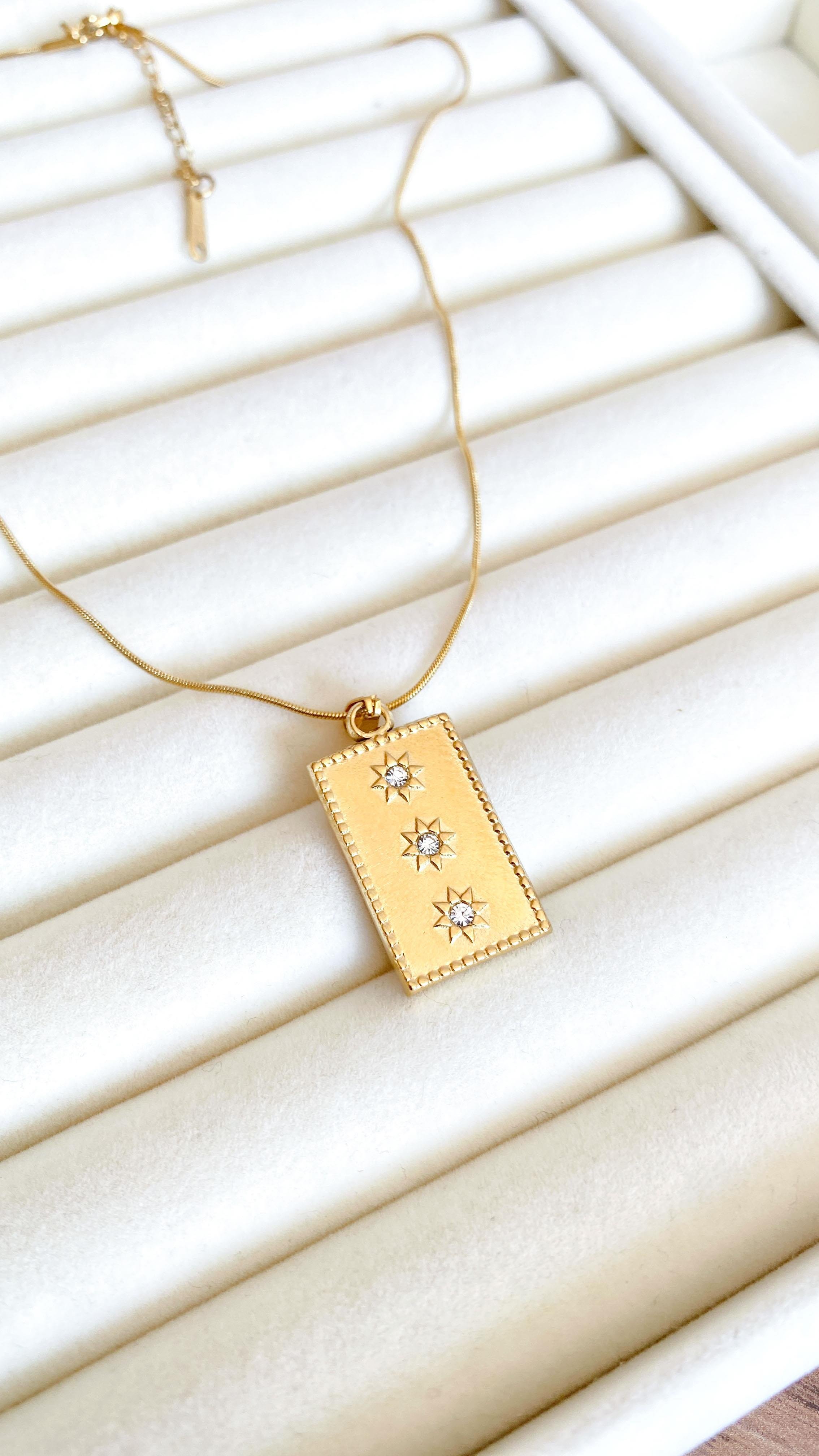 Dikdörtgen Plaka Üzeri Yıldız Desenli Gold Çelik Kolye