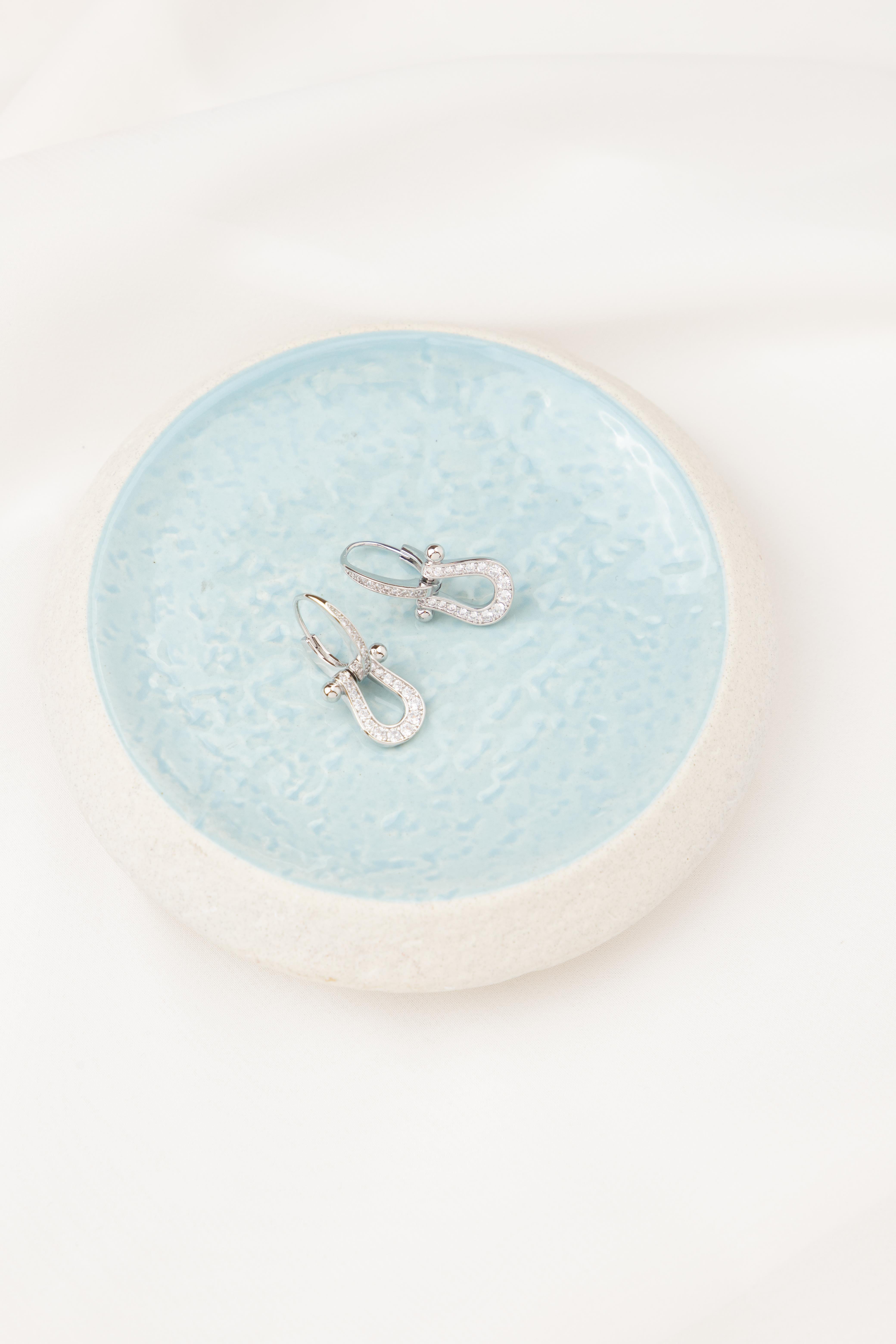 Figürlü Zirkon Taşlı Gümüş Halka Küpe