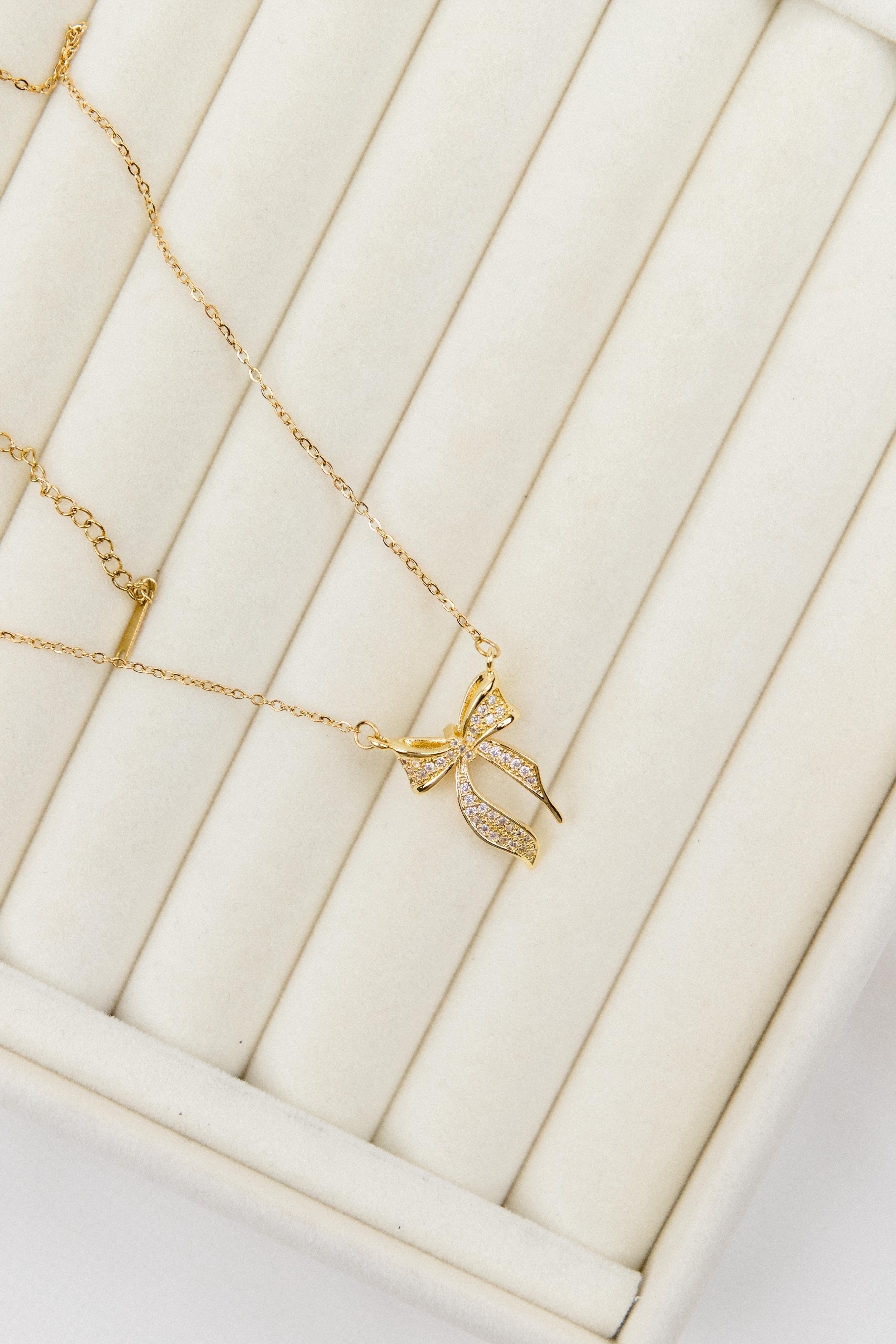 Fiyonk Figürlü Taşlı Gold Çelik Kolye