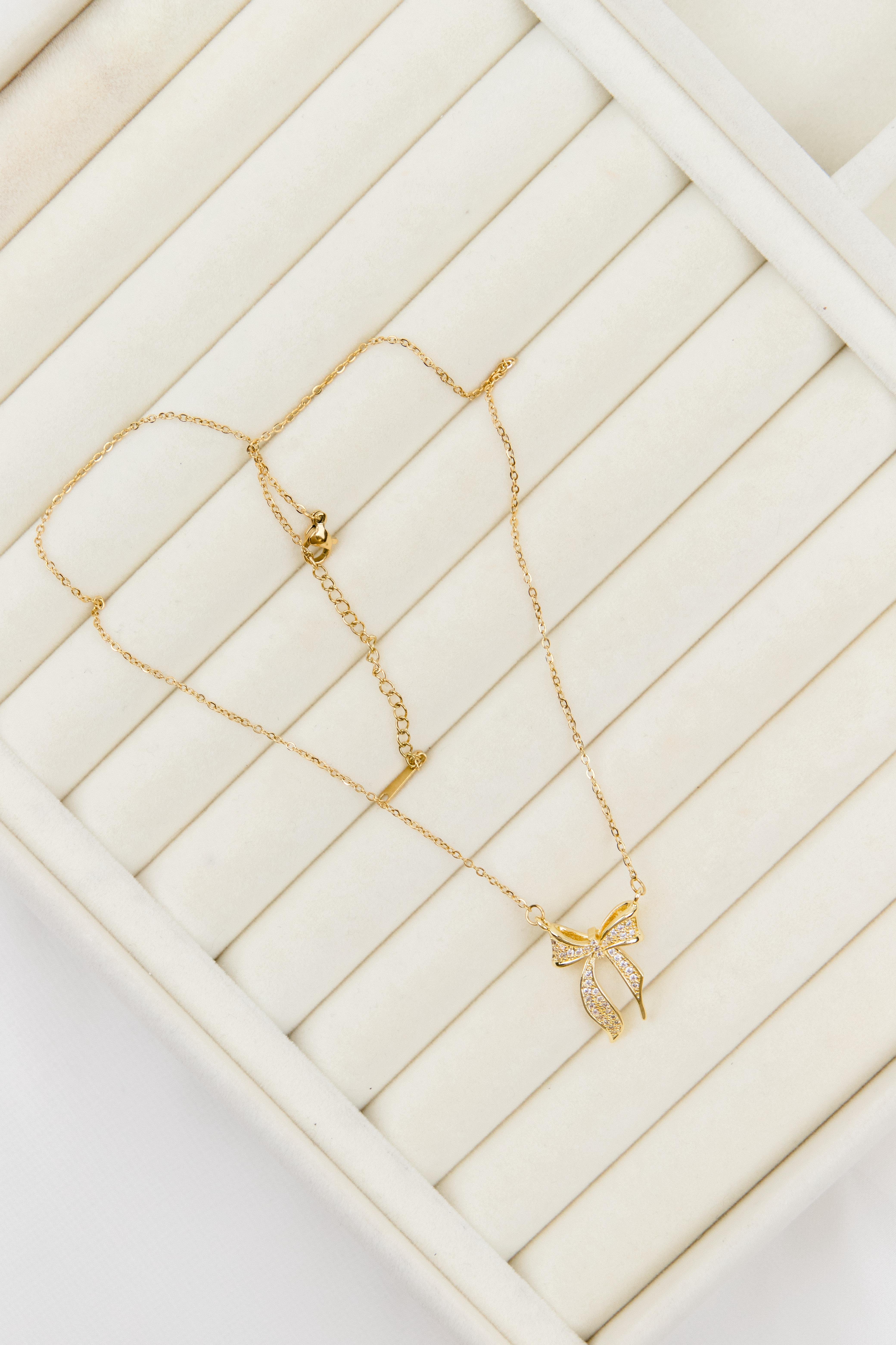 Fiyonk Figürlü Taşlı Gold Çelik Kolye