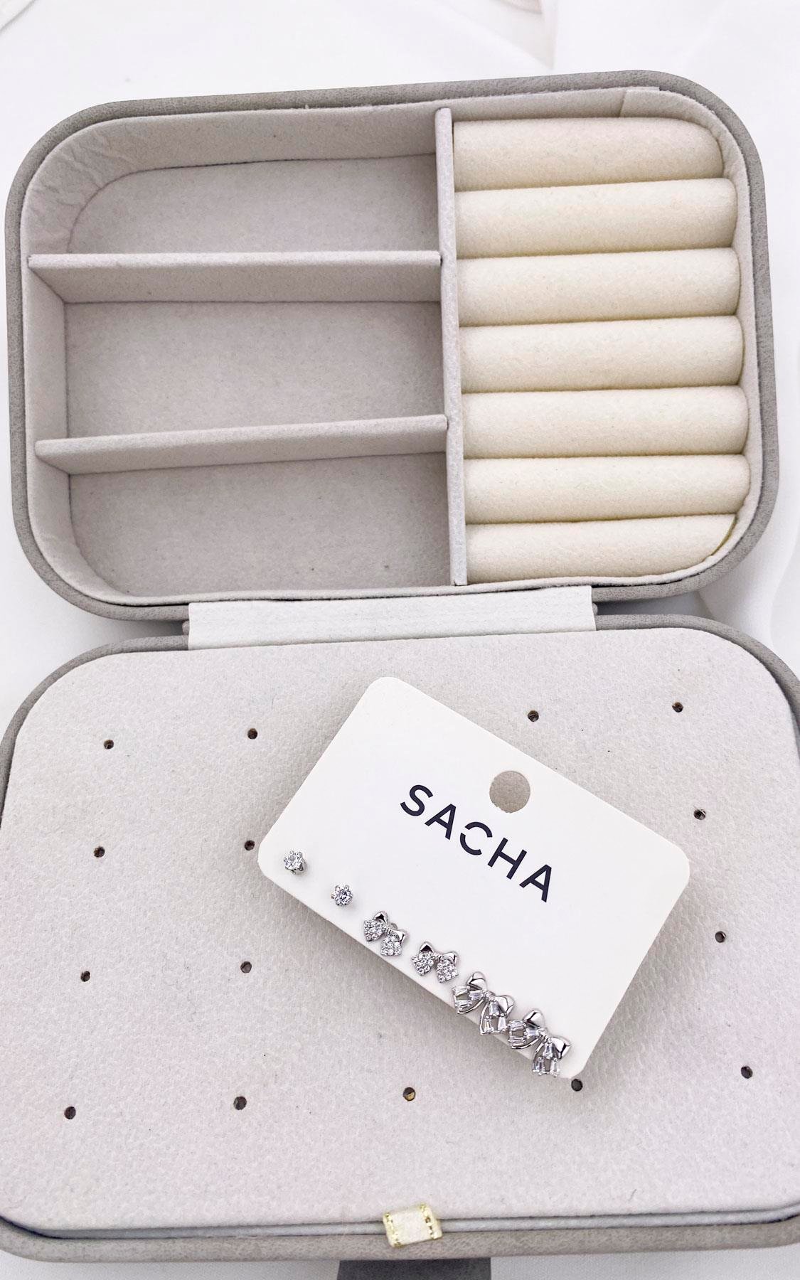 Fiyonk Figürlü Zirkon Taşlı Gümüş Set Küpe