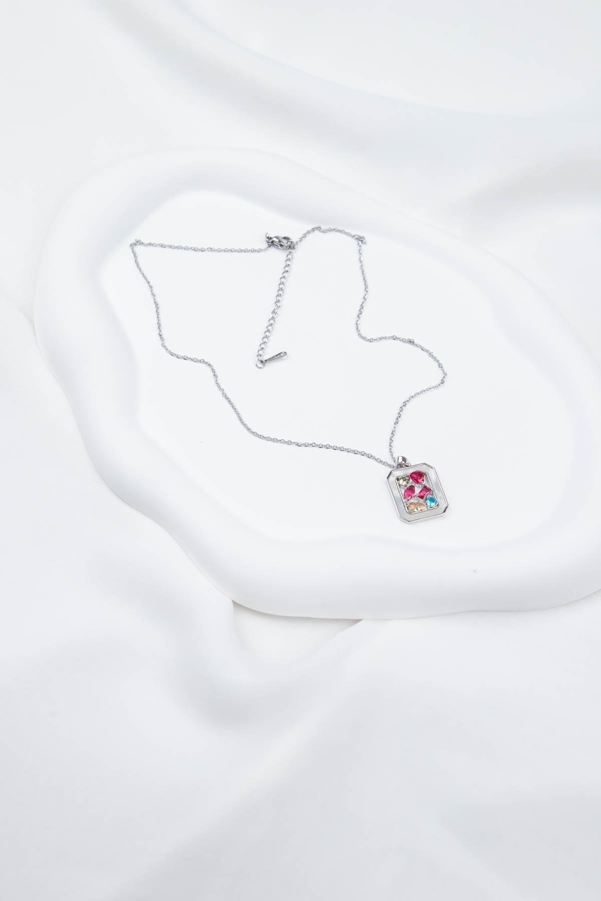 Geometrik Baget Taş Detaylı Gümüş Çelik Kolye