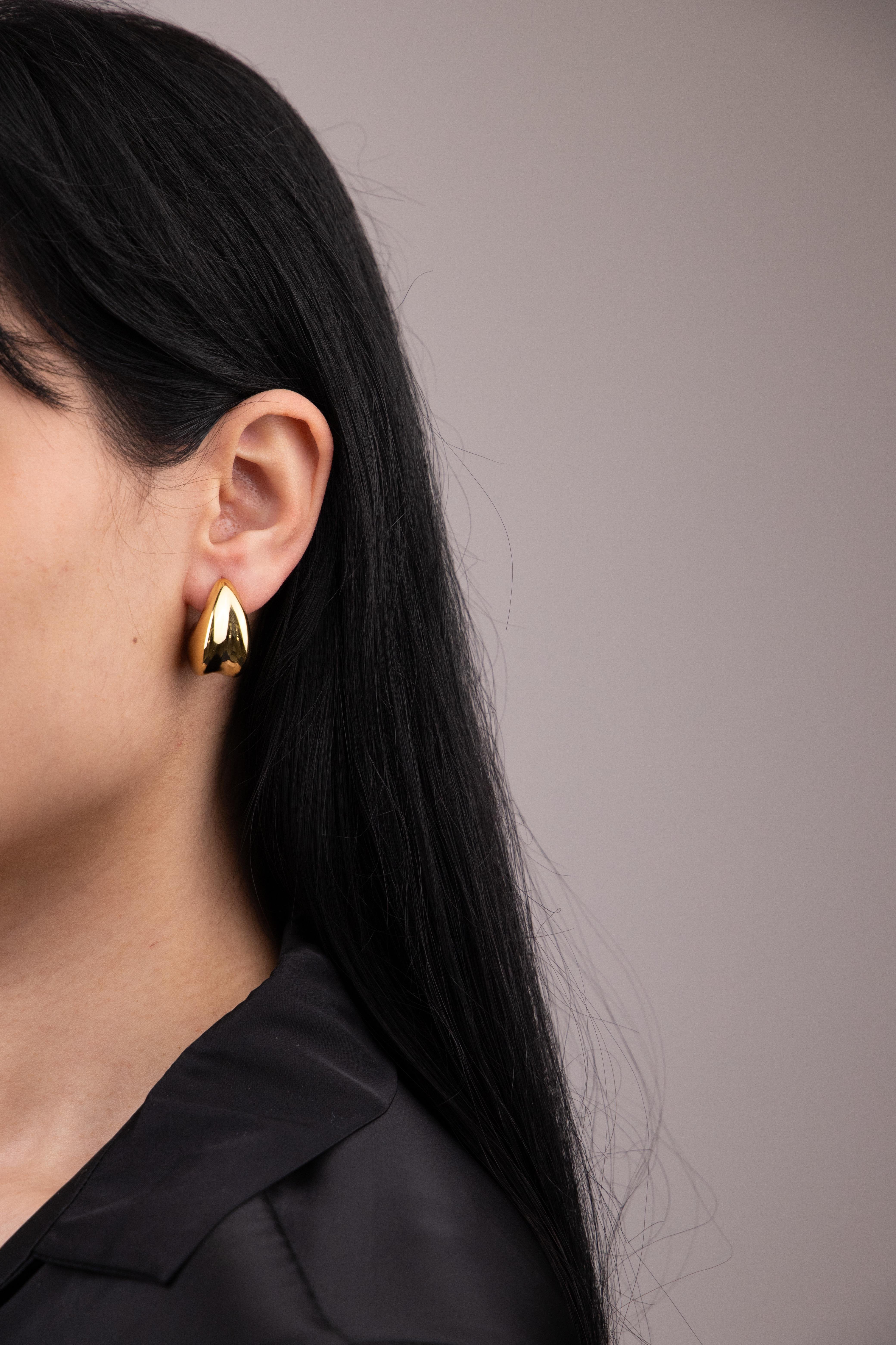 Geometrik Bombeli Yarım Halka Gold Küpe