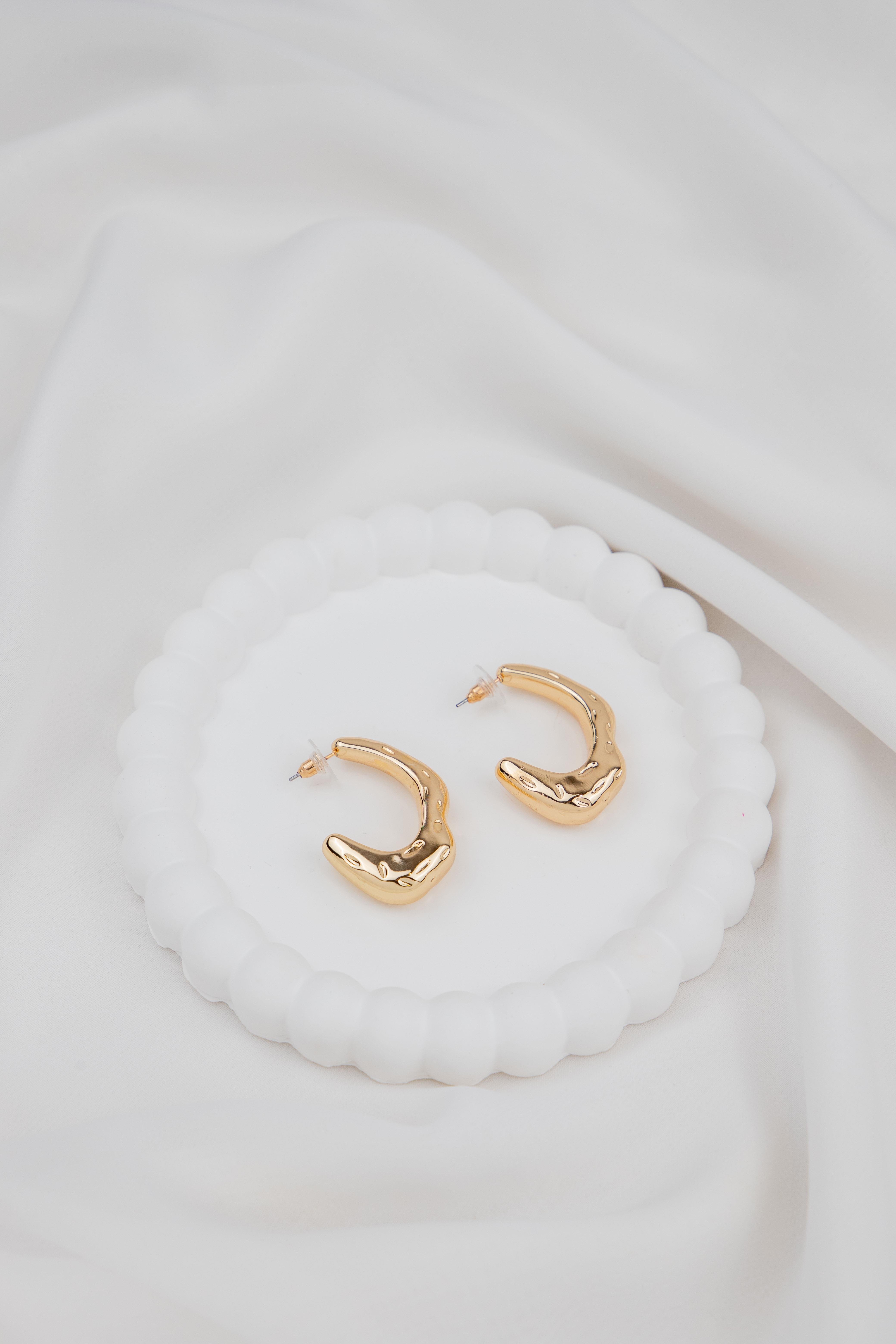 Geometrik Oval Formlu Gold Yarım Halka Küpe