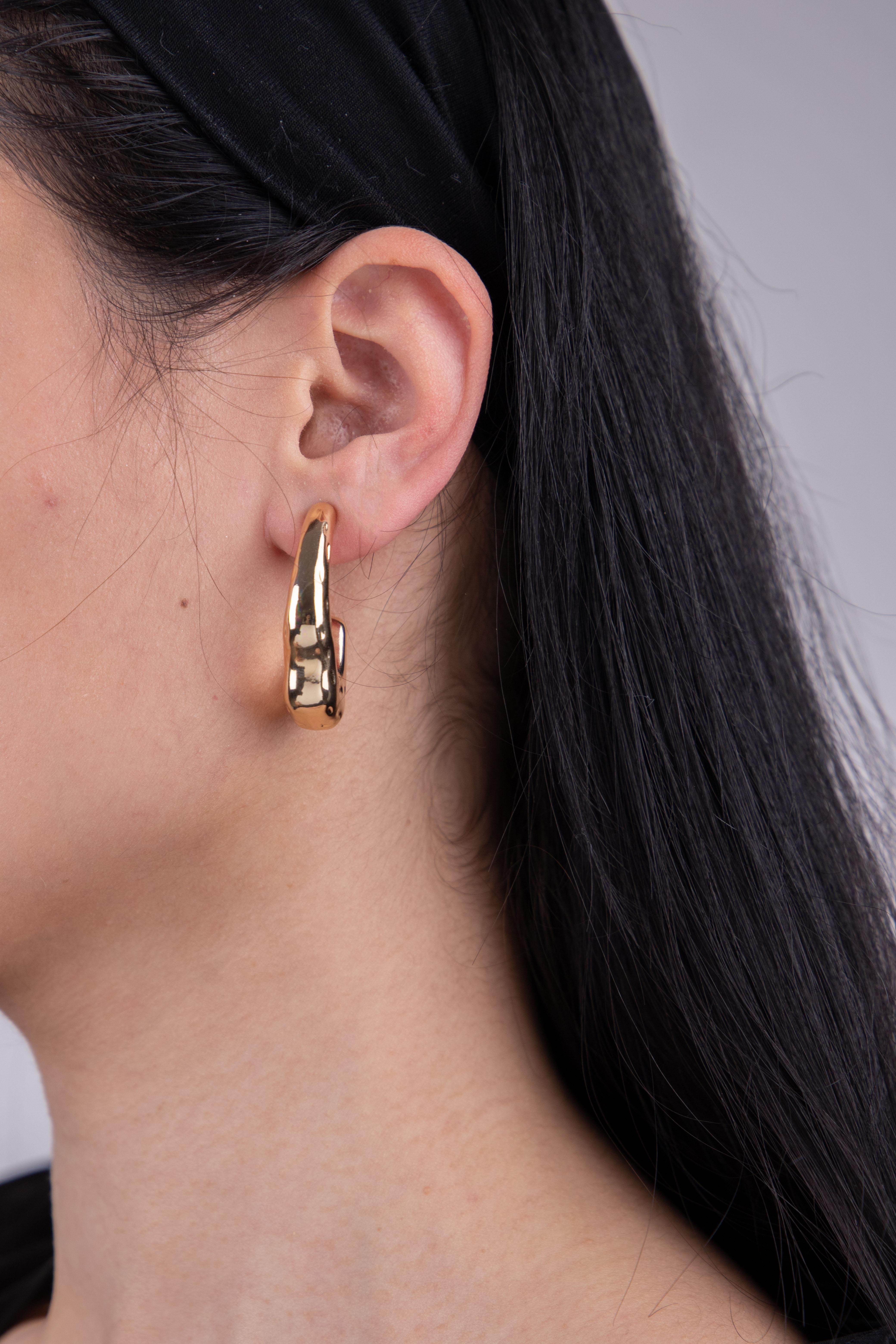 Geometrik Oval Formlu Gold Yarım Halka Küpe