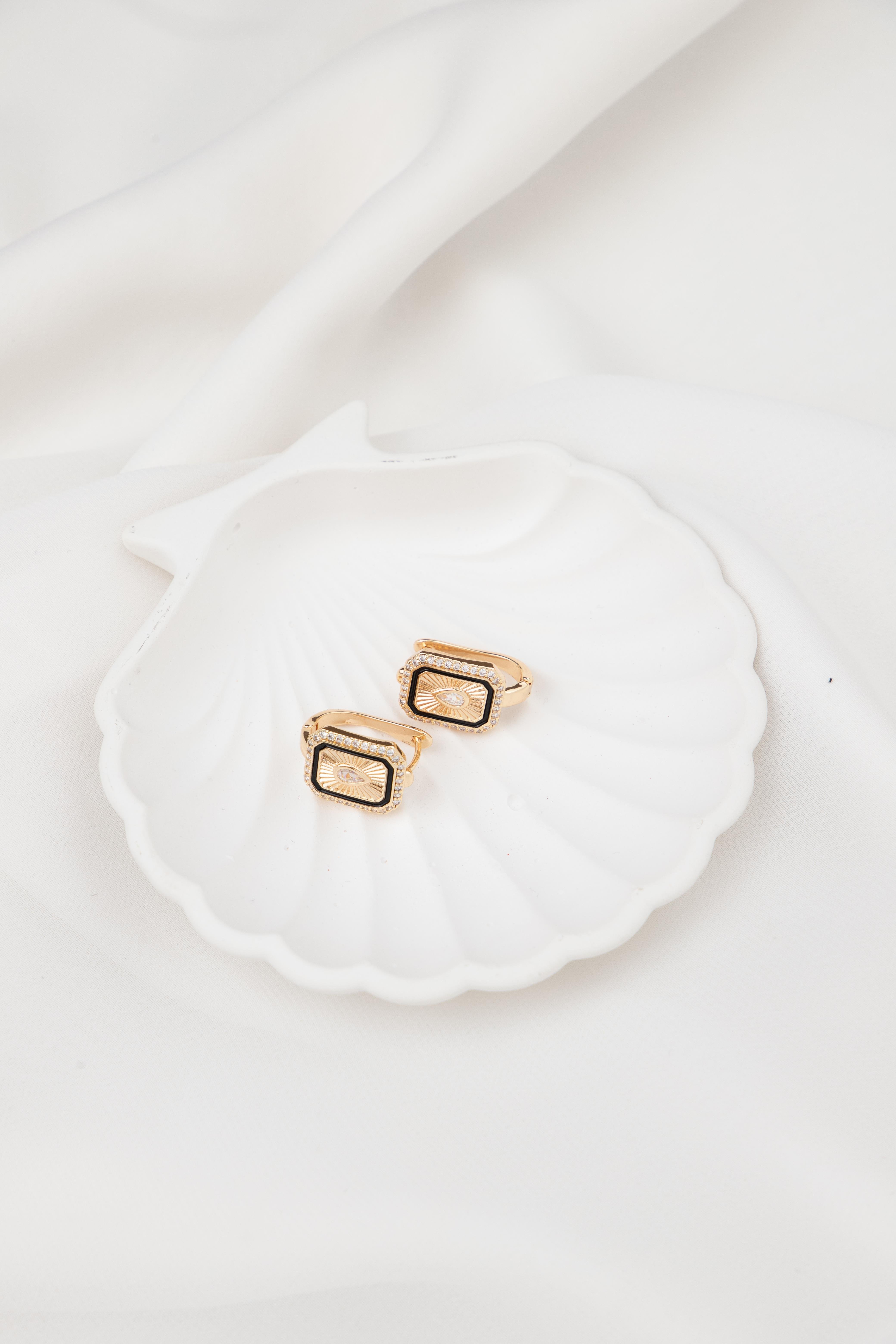 Geometrik Plaka Damla Detaylı Gold Beyaz Halka Küpe