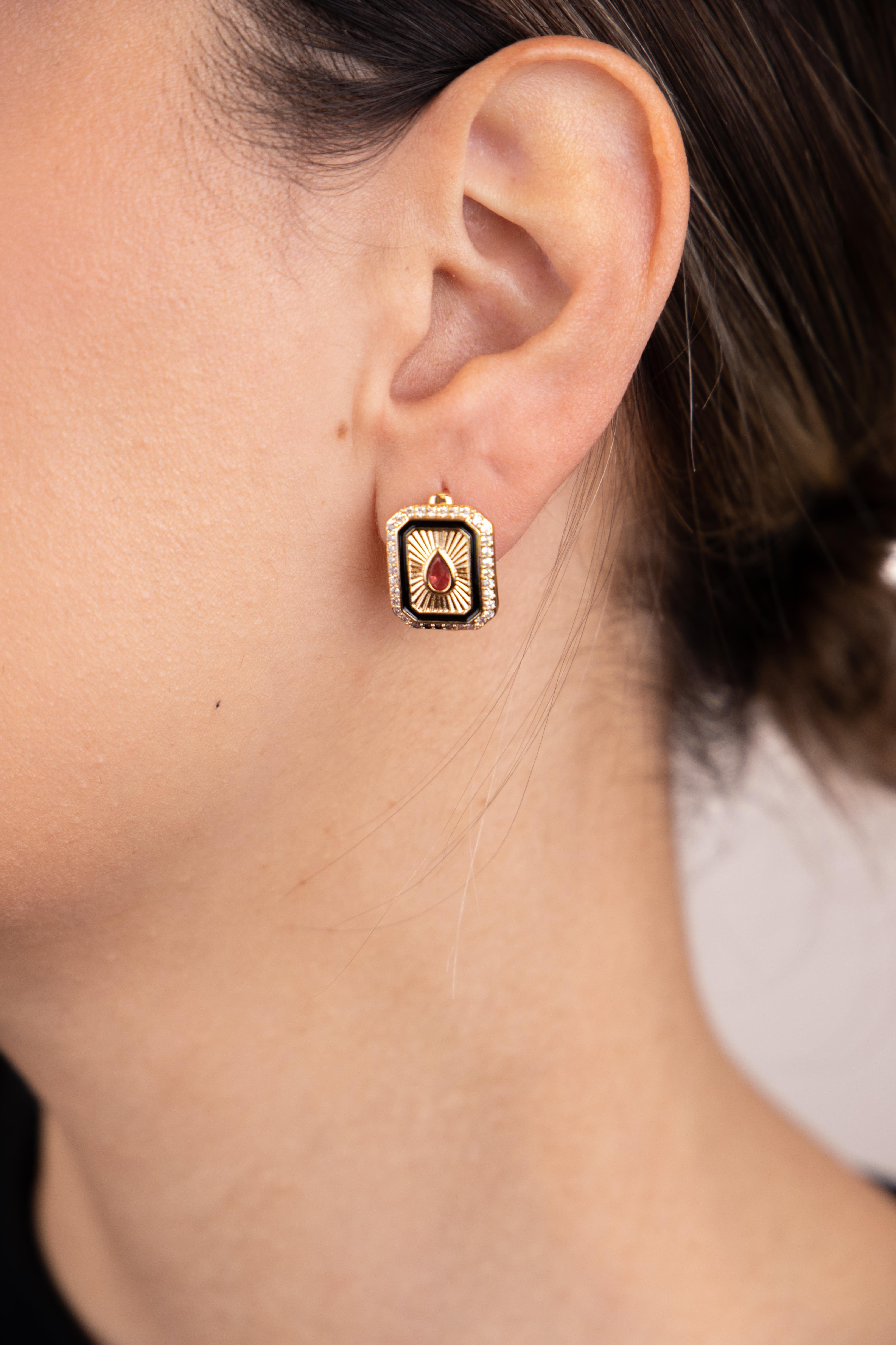 Geometrik Plaka Damla Detaylı Gold Kırmızı Halka Küpe