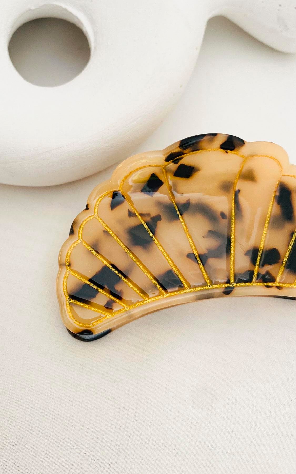 İstiridye Figürlü Leopar Desenli Rose Kemik Mandal Toka