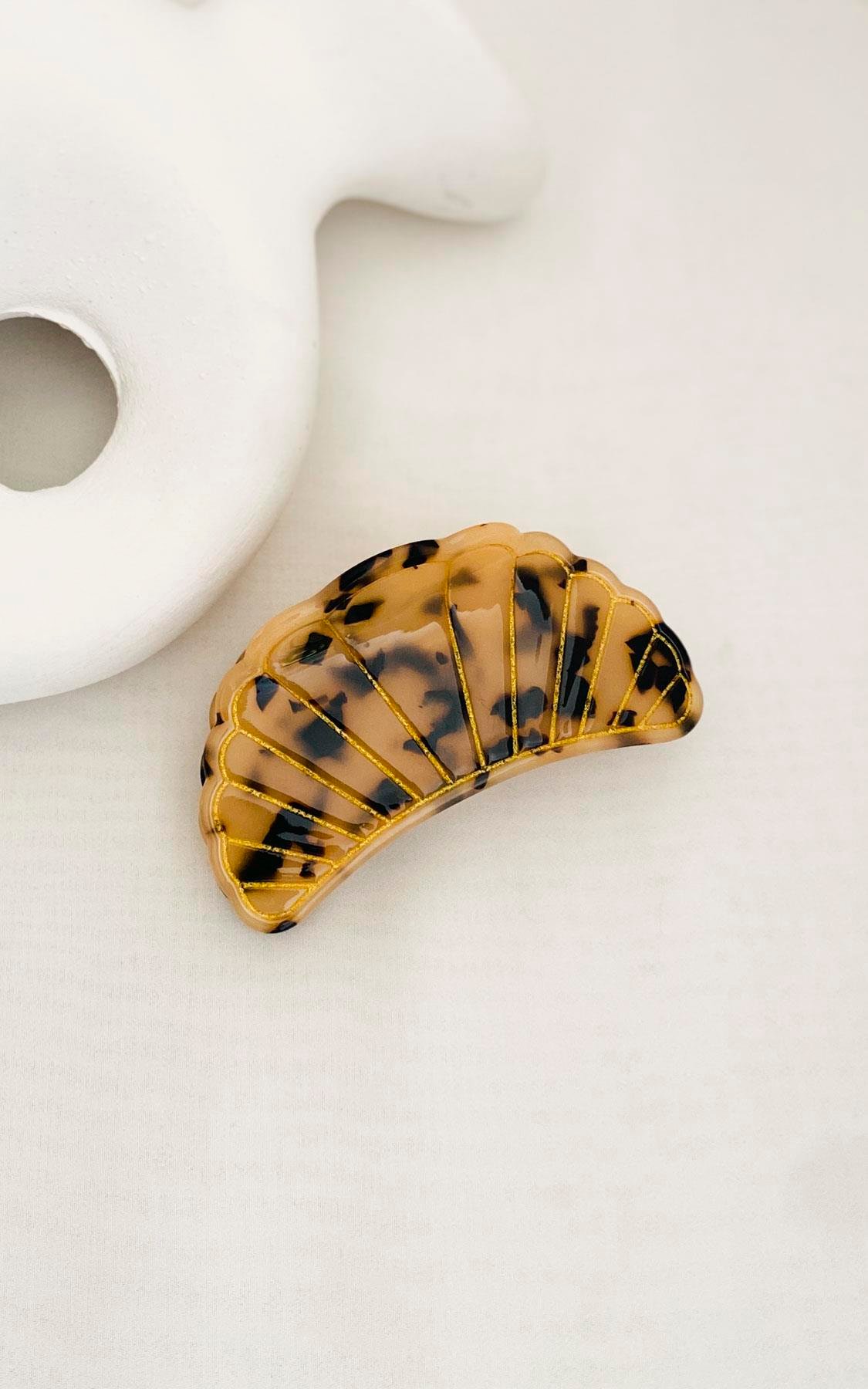 İstiridye Figürlü Leopar Desenli Rose Kemik Mandal Toka