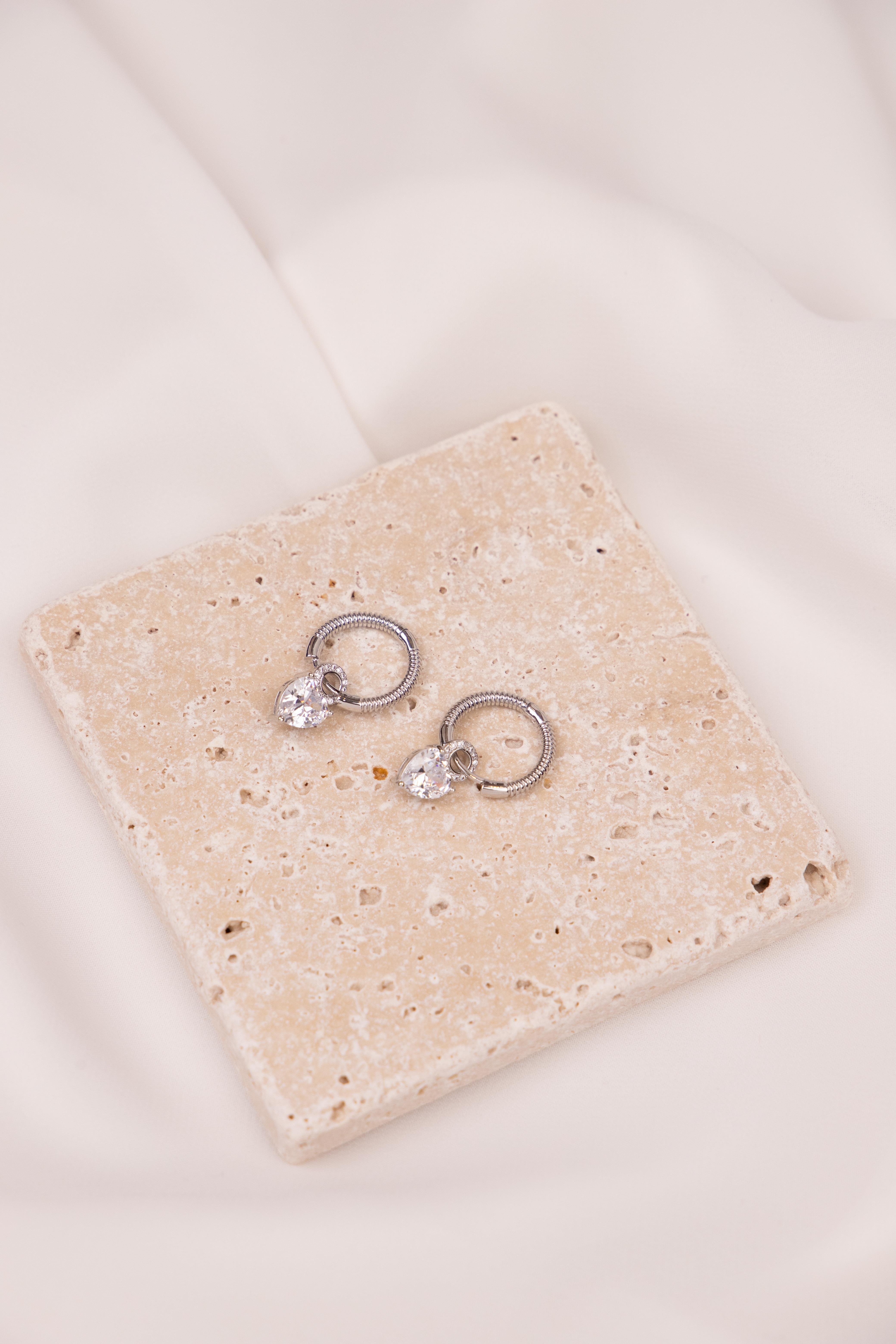 Kalp Figürlü Gümüş Halka Küpe