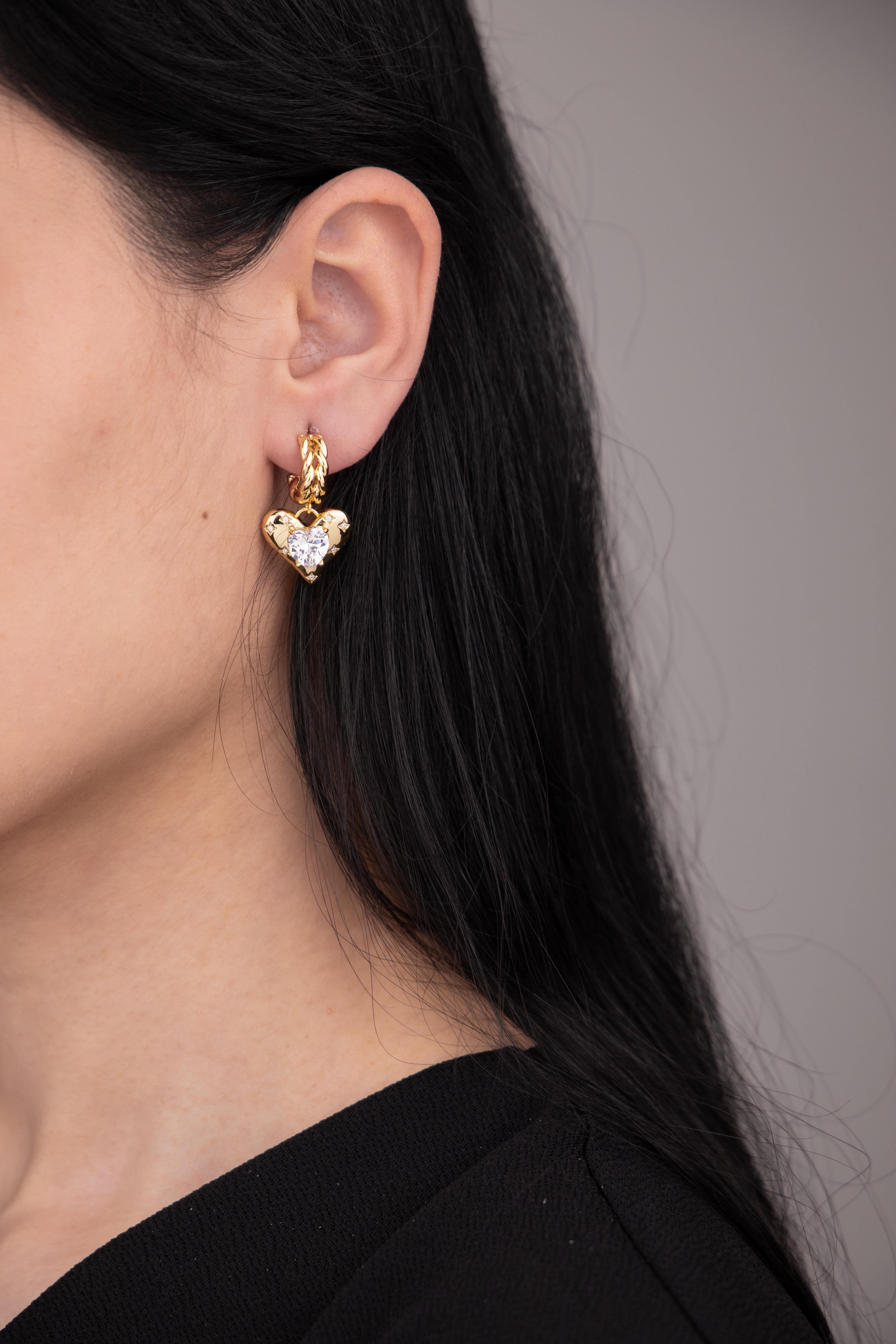 Kalp Figürlü Taşlı Yarım Halka Küpe