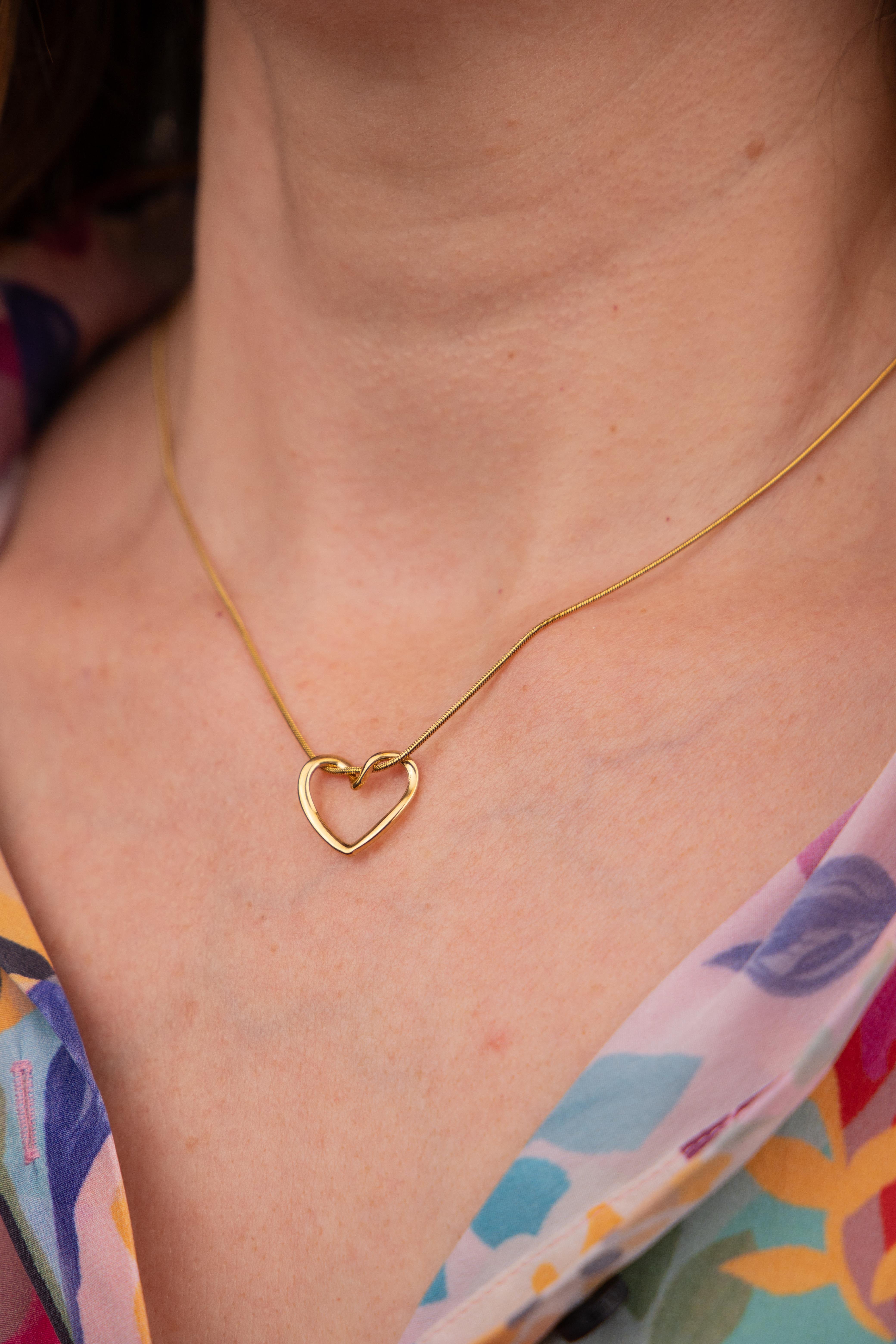 Kalp Figürlü Yılan Zincirli Gold Çelik Kolye