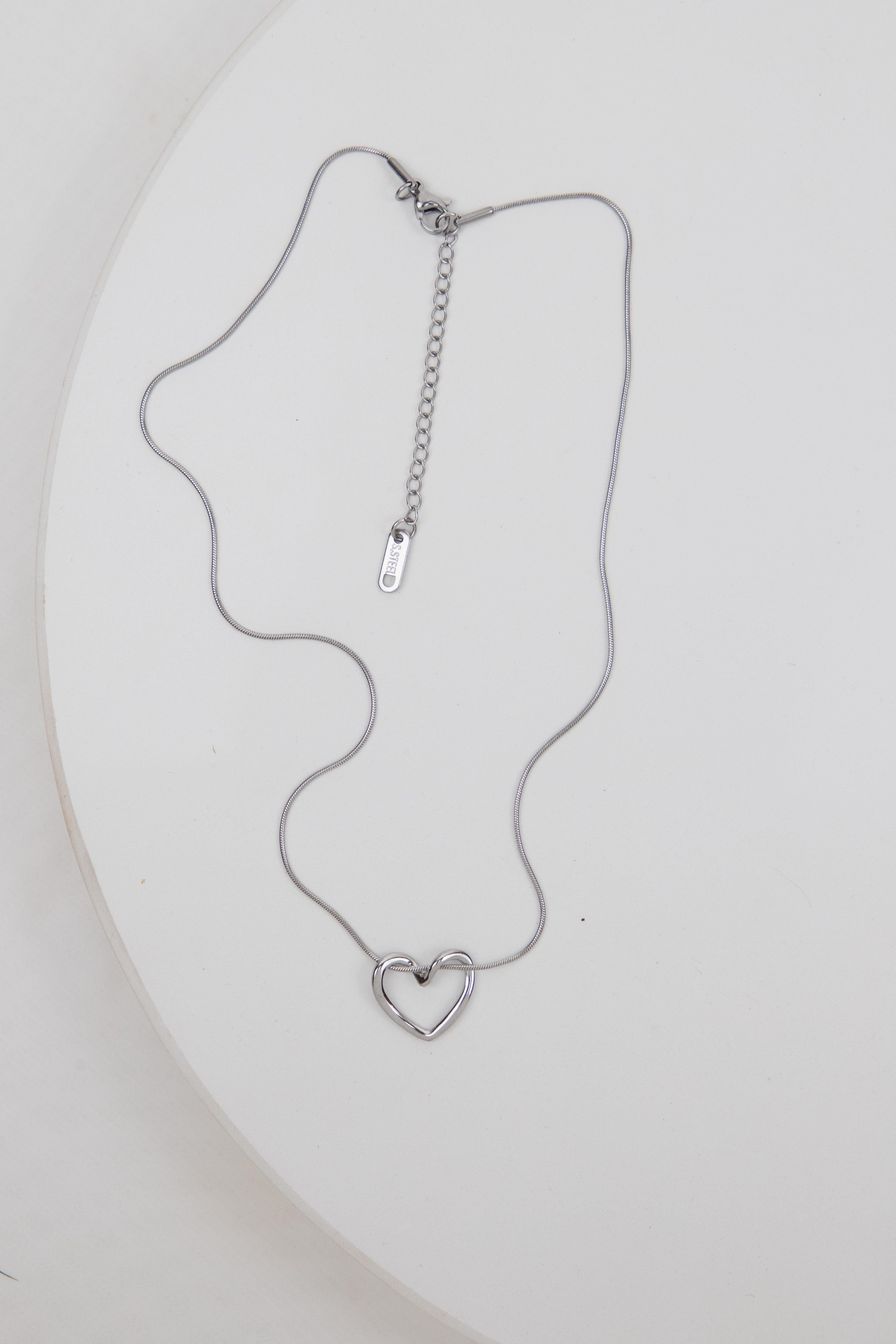 Kalp Figürlü Yılan Zincirli Gümüş Çelik Kolye