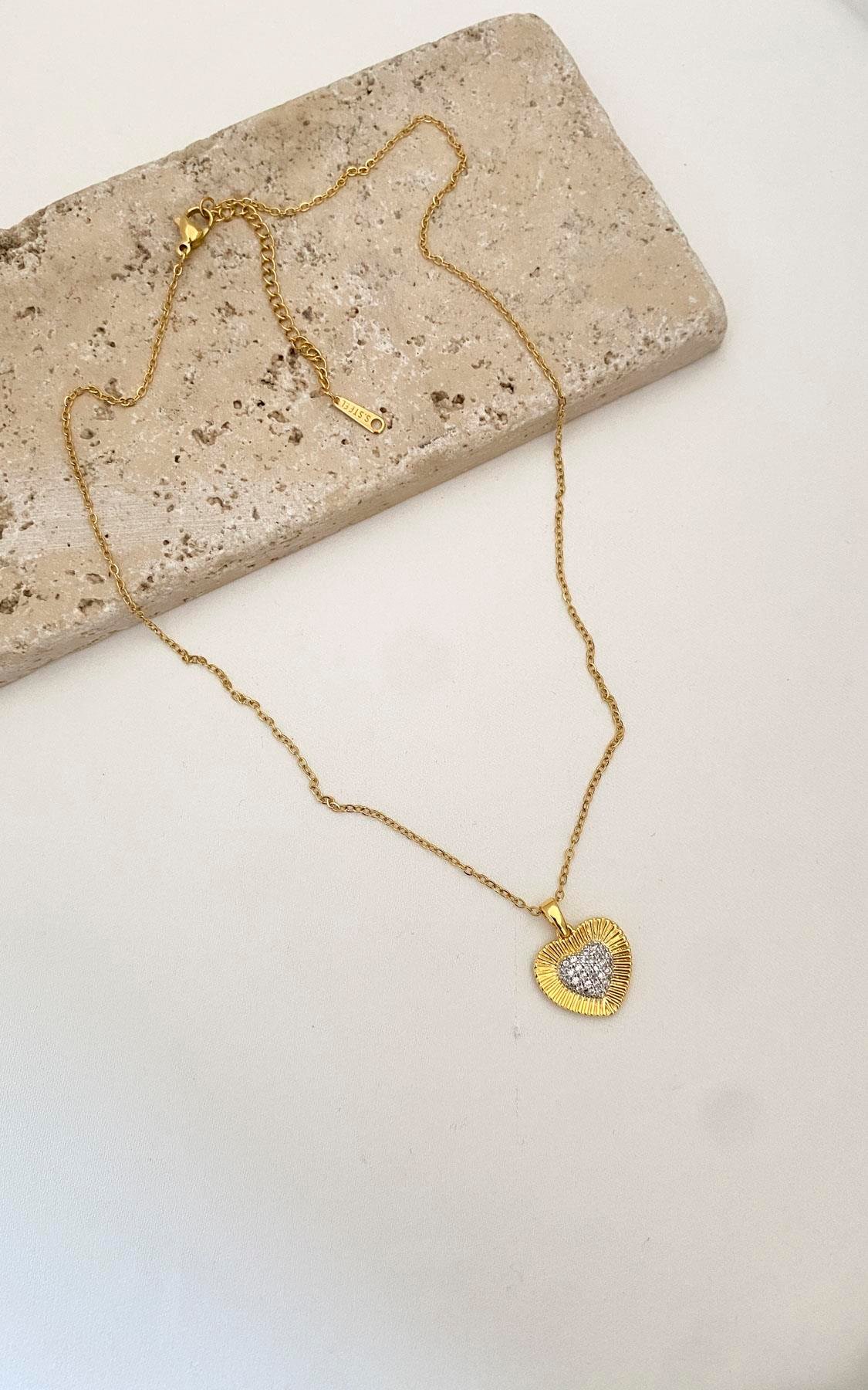 Kalp Figürlü Zirkon Taş Detaylı Gold Gümüş Çelik Kolye