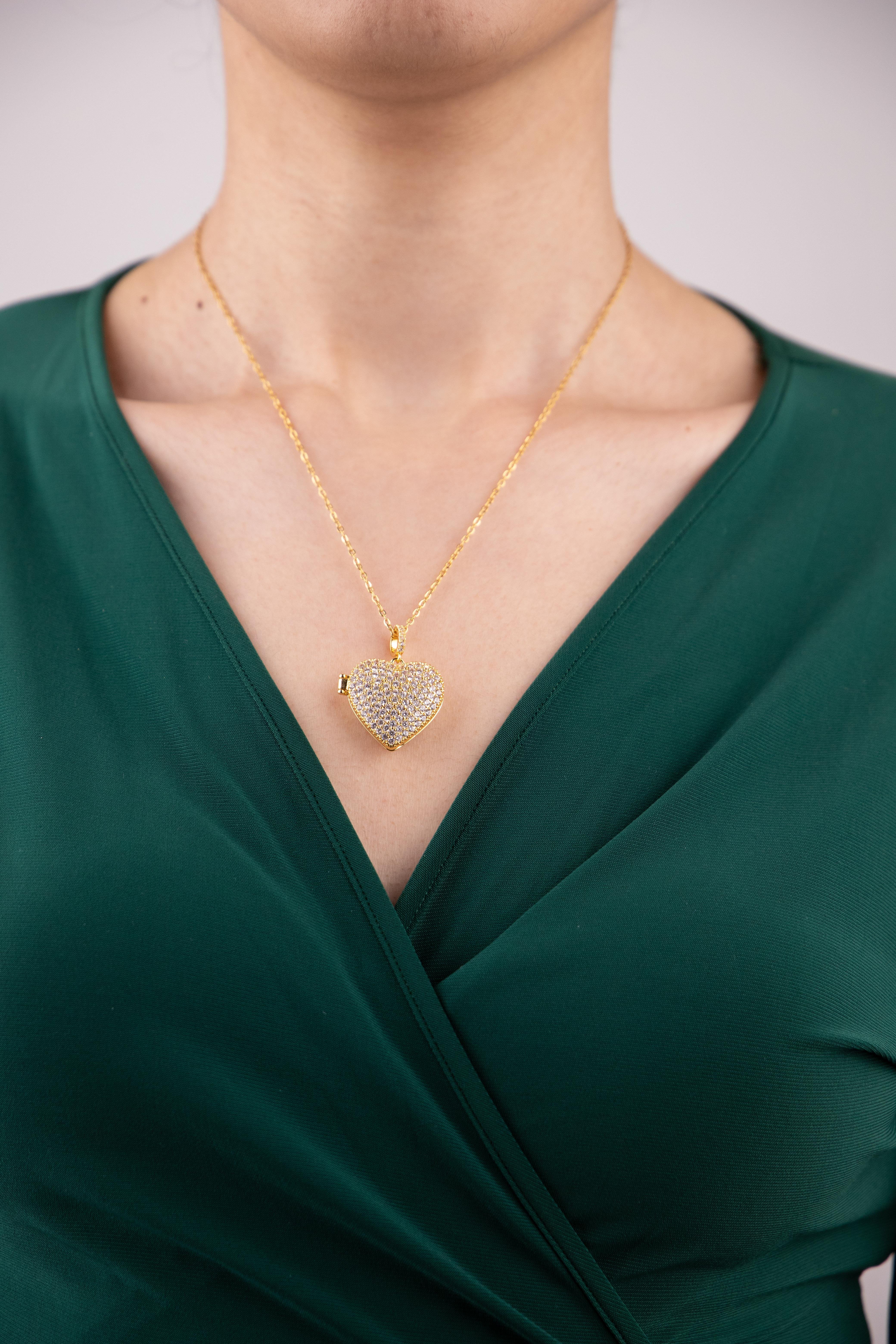 Kalp Figürlü Zirkon Taşlı Gold Kapaklı Çelik Kolye