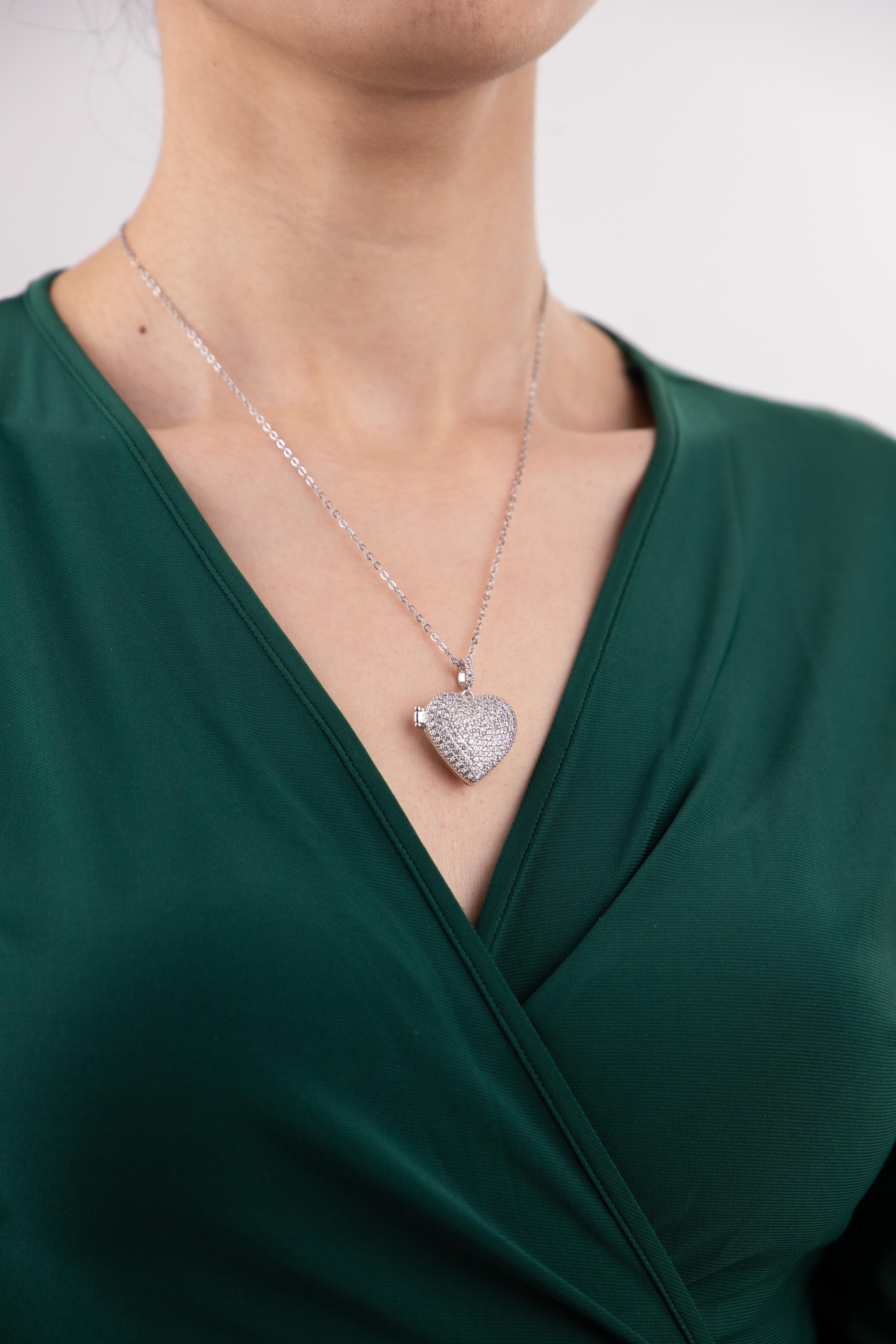 Kalp Figürlü Zirkon Taşlı Gümüş Kapaklı Çelik Kolye