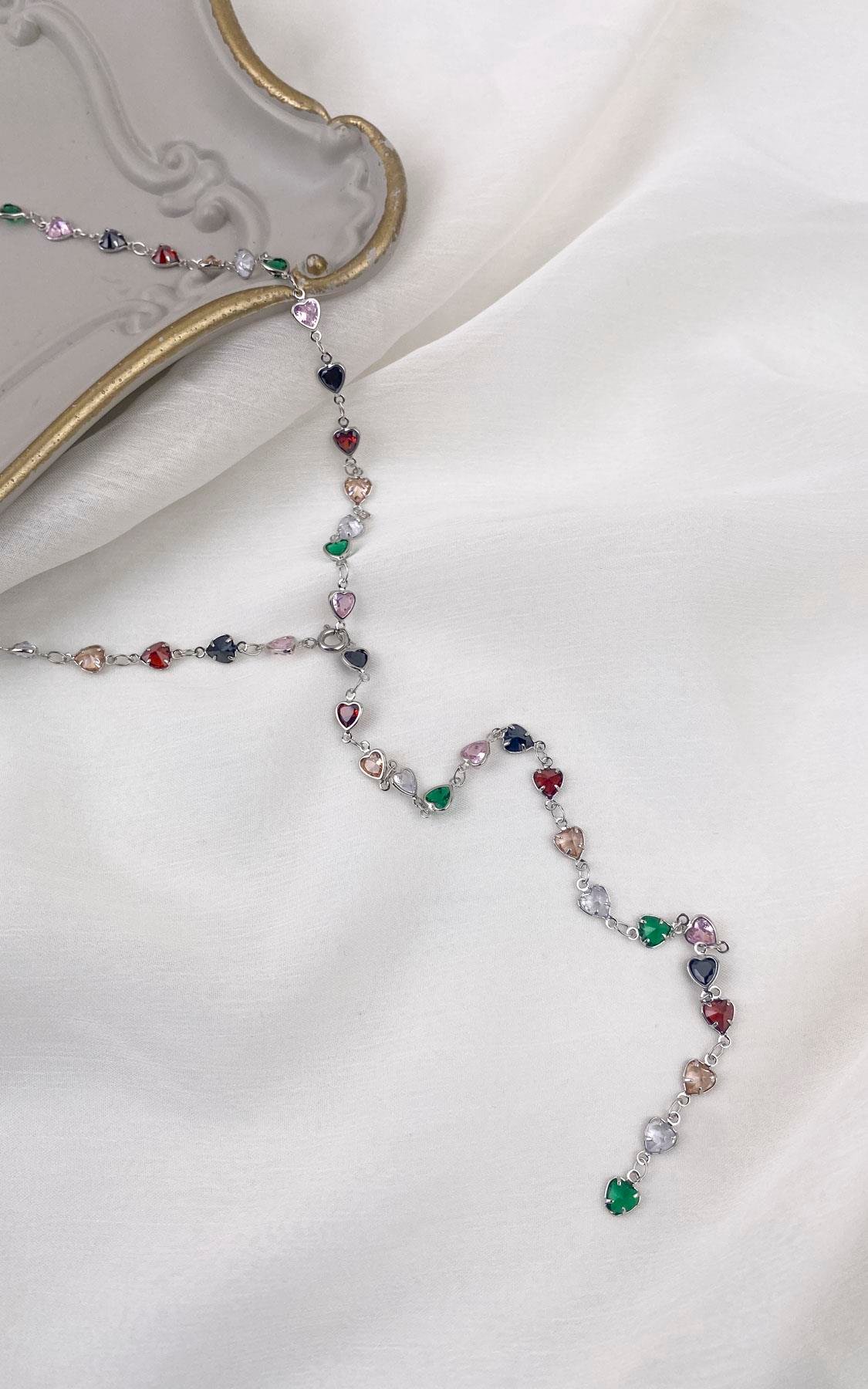 Kalp Sıralı Gümüş Renkli Çelik Y Kolye