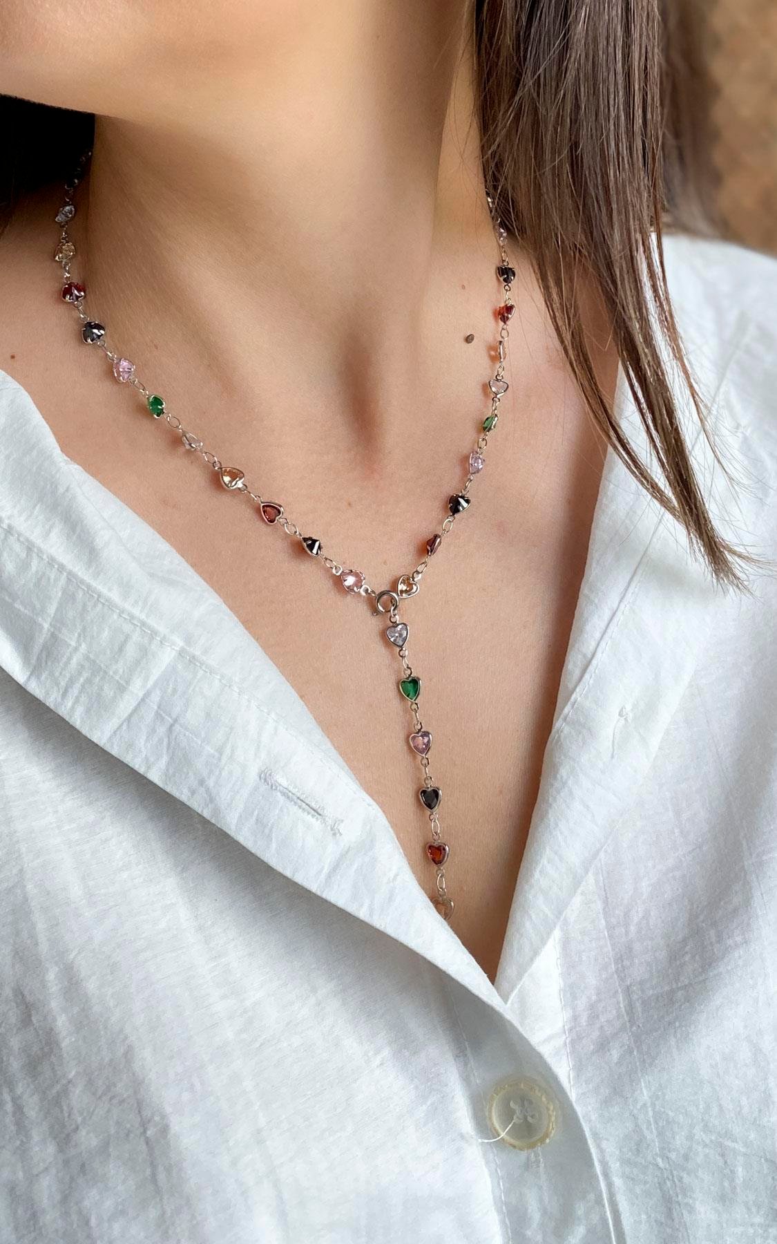 Kalp Sıralı Gümüş Renkli Çelik Y Kolye