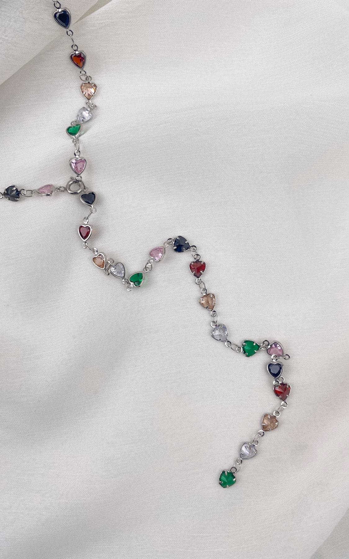 Kalp Sıralı Gümüş Renkli Çelik Y Kolye