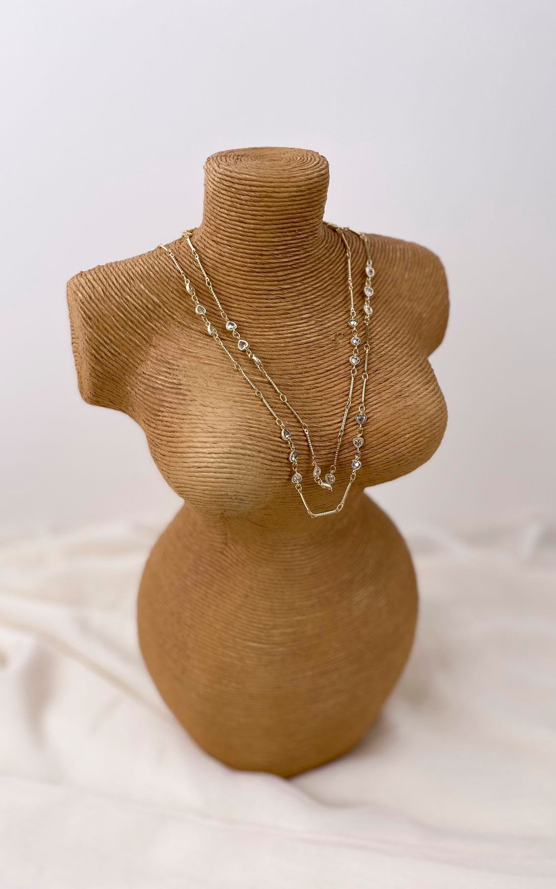 Kalp Sıralı Taşlı Çubuk Detaylı Gold Kolye