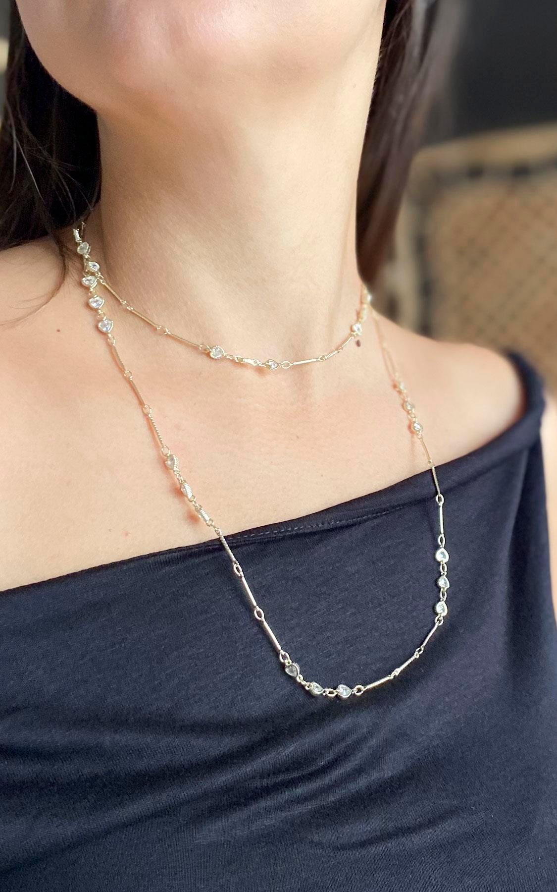 Kalp Sıralı Taşlı Çubuk Detaylı Gold Kolye