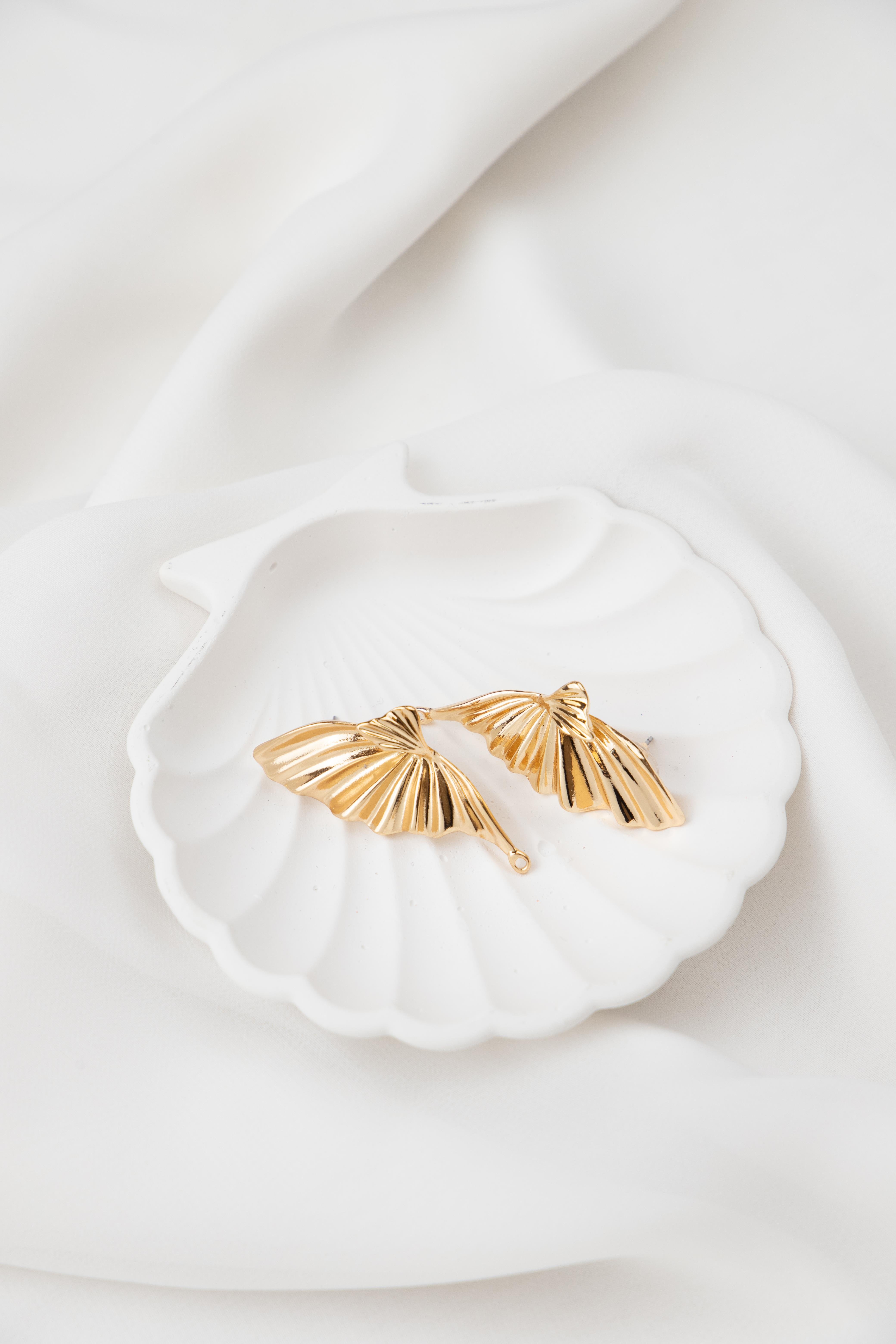 Kanat Figürlü Gold Küpe