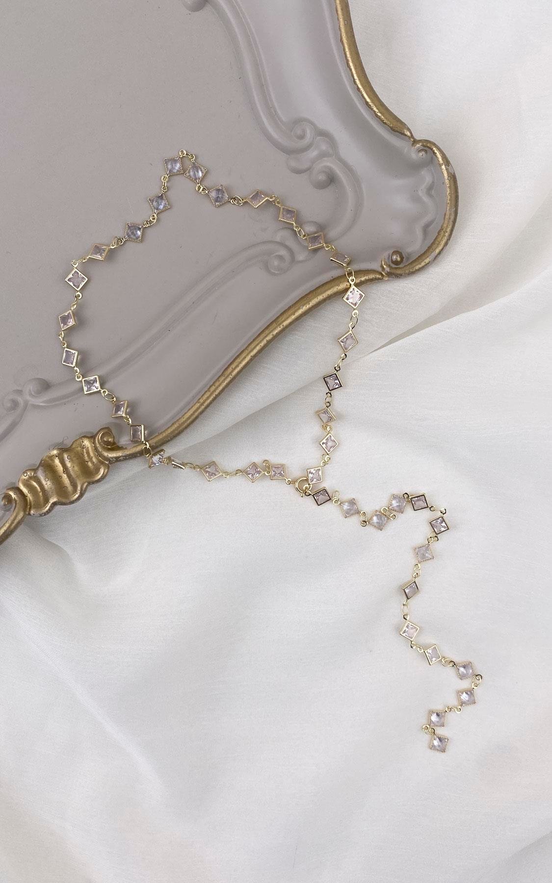 Kare Sıralı Gold Beyaz Çelik Y Kolye