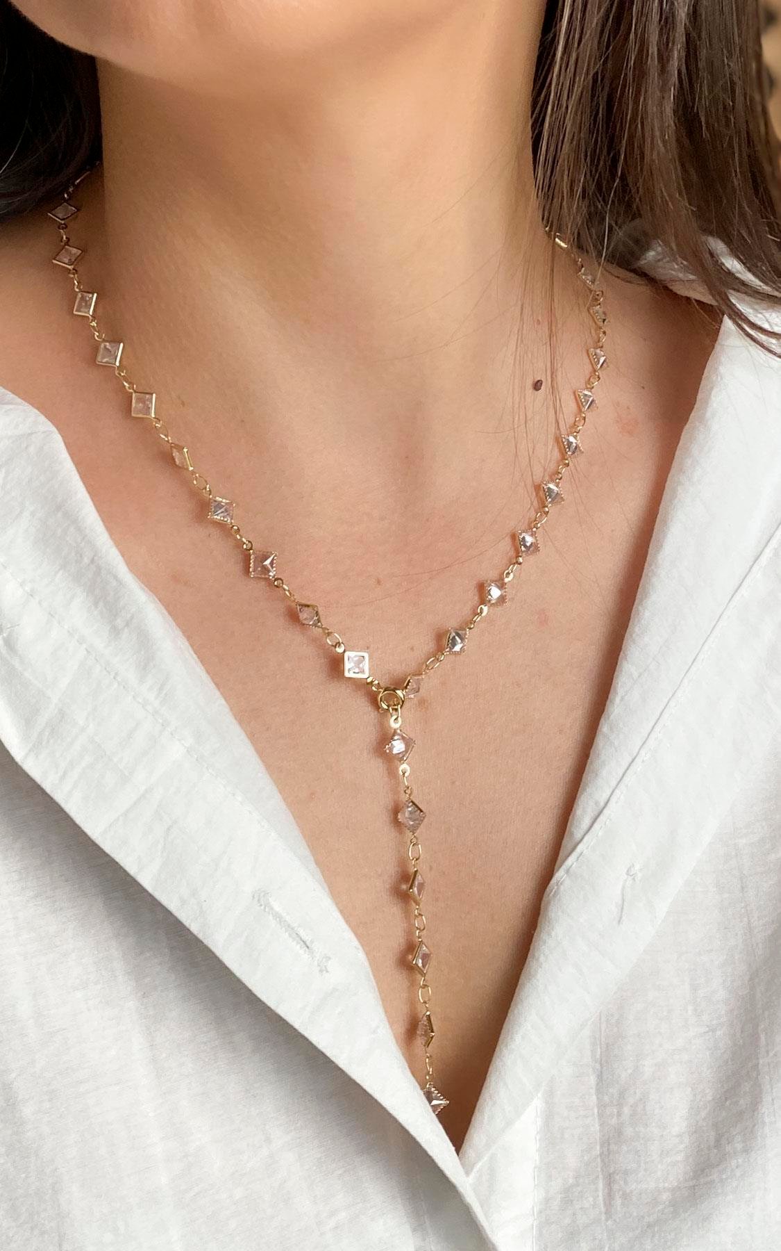 Kare Sıralı Gold Beyaz Çelik Y Kolye