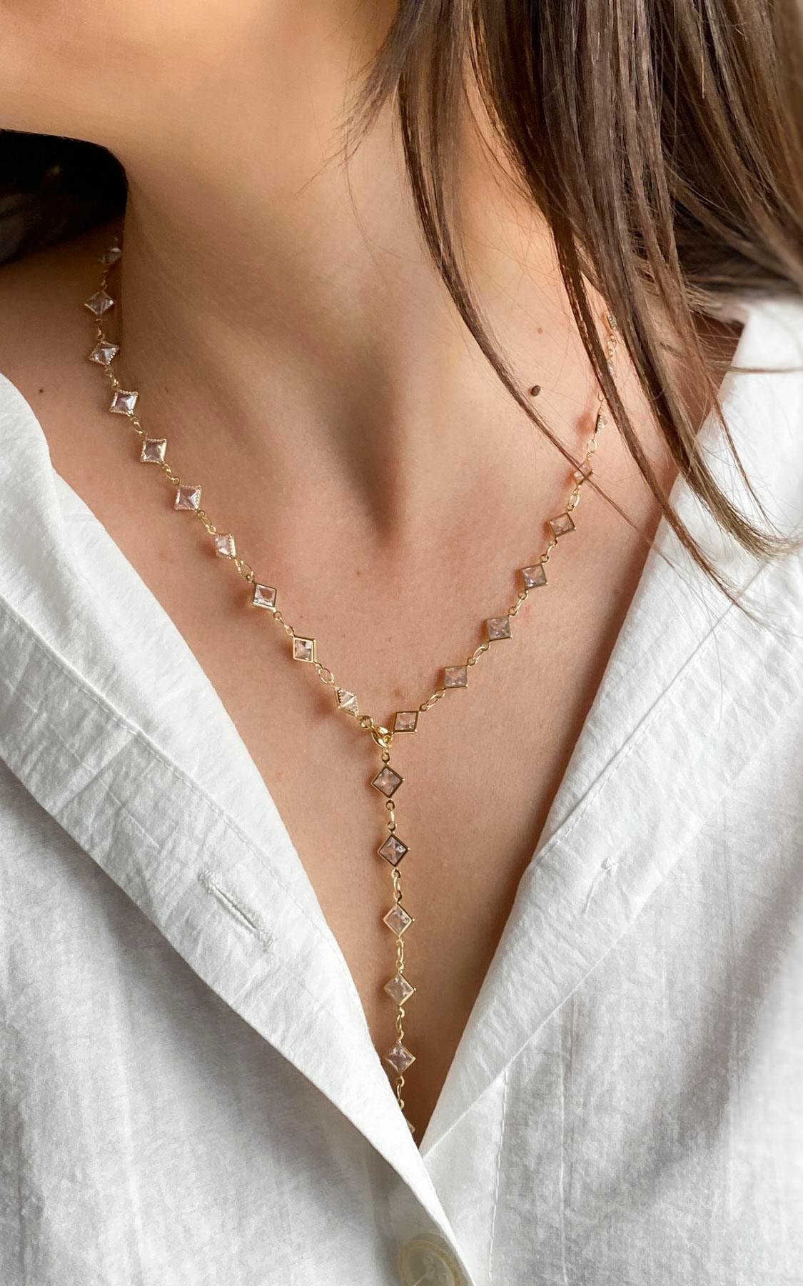 Kare Sıralı Gold Beyaz Çelik Y Kolye