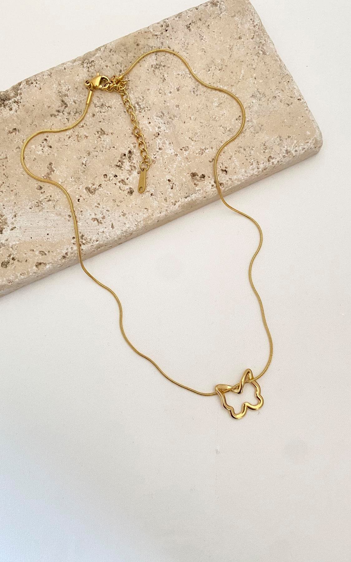 Kelebek Figürlü Gold Çelik Kolye