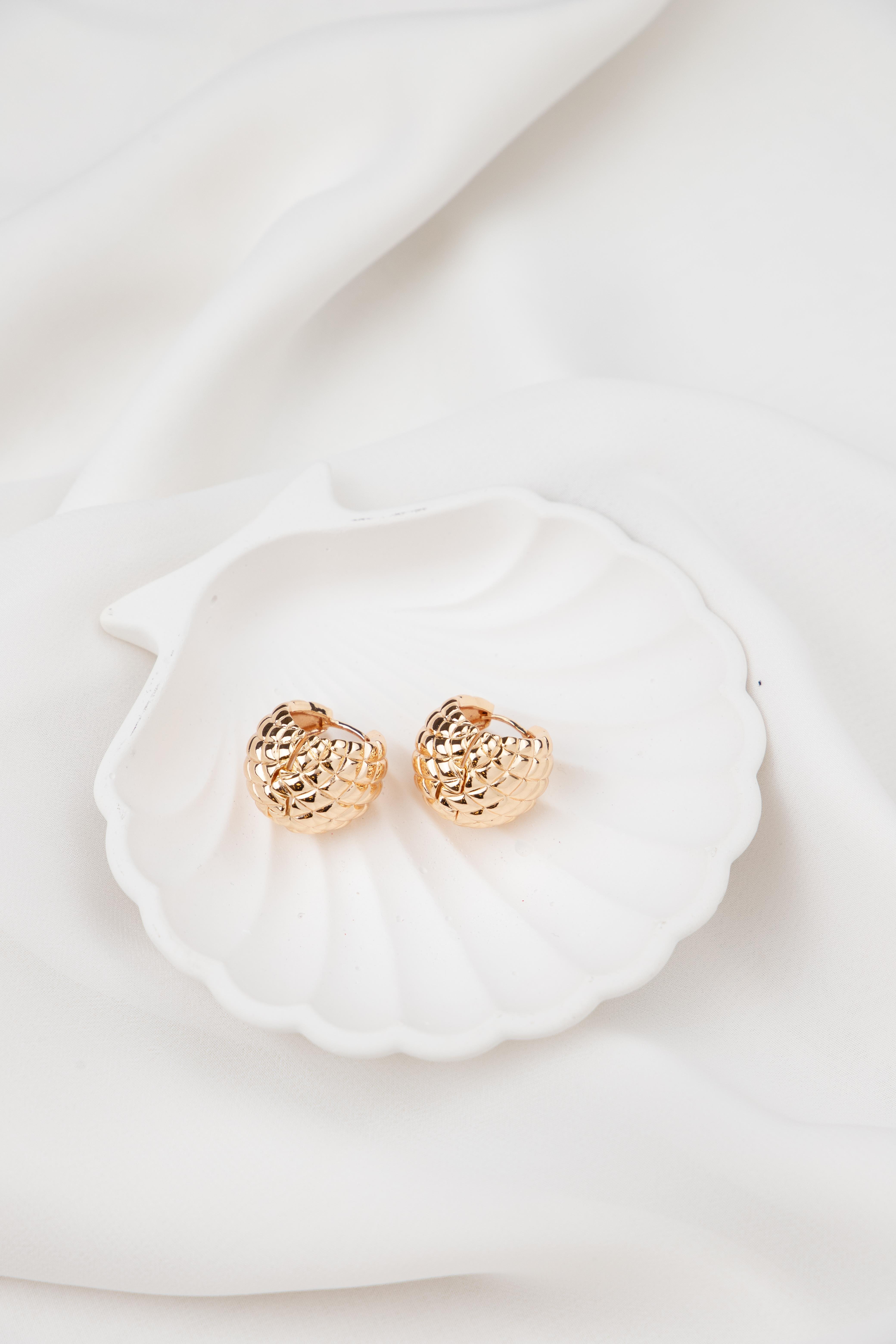 Kesme Model Bombeli Gold Halka Küpe