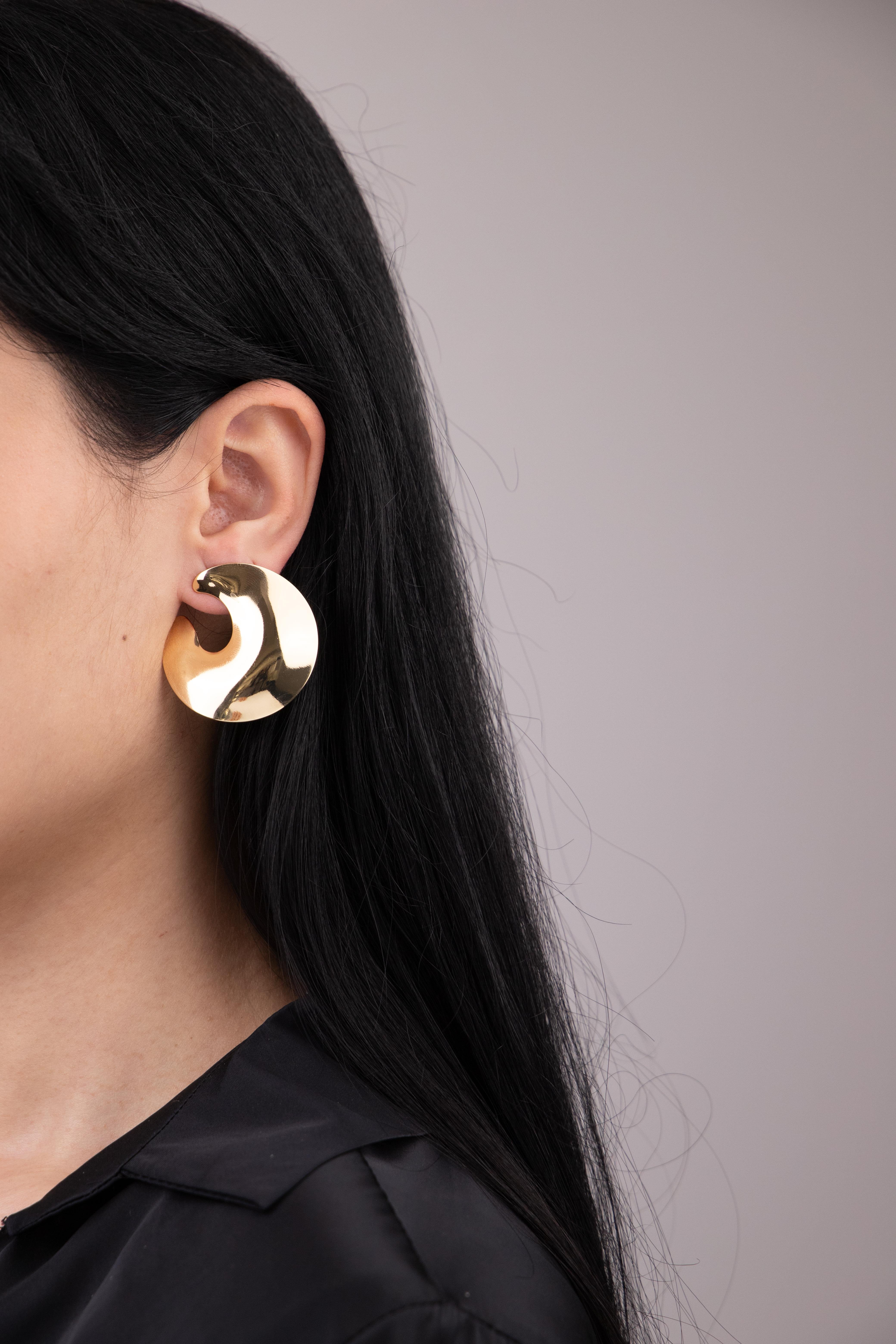 Kıvrımlı Plaka Gold Küpe
