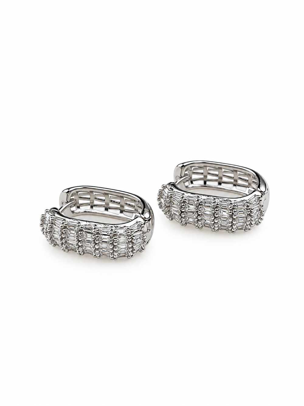 Oval Formlu Baget Taşlı Silver Halka Küpe